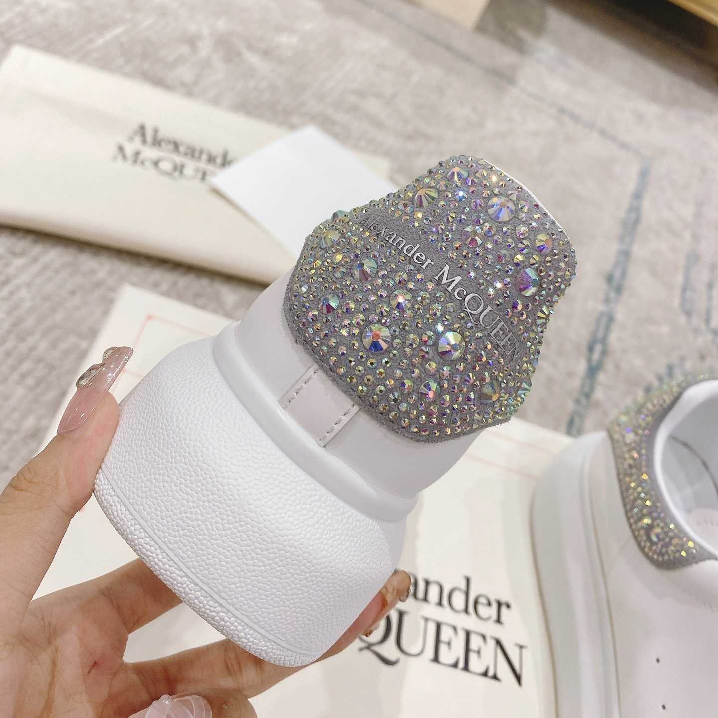 Alexander Mqueen Oversized Sneaker In White - FashionPlug