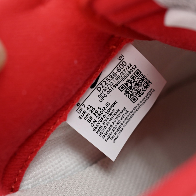 Nike SB Dunk Low Los “Chicago Split” Sneaker       DZ2536-600 - FashionPlug