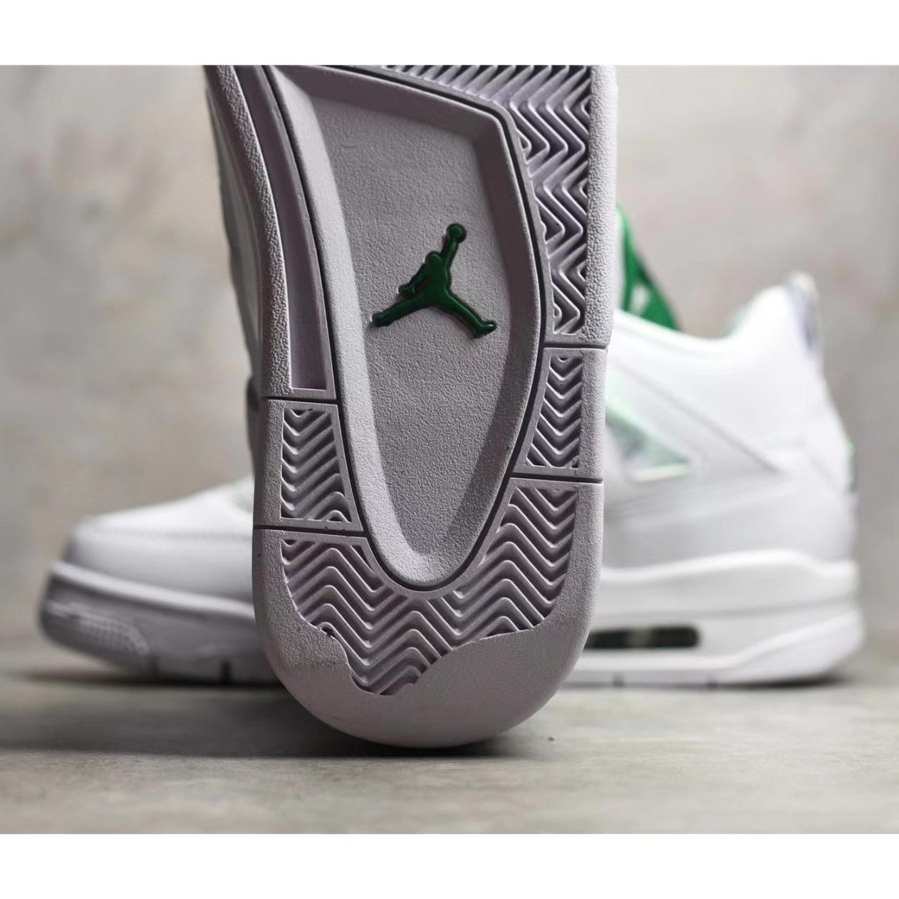 Air Jordan 4 Retro Sneaker      ct8527-113 - FashionPlug