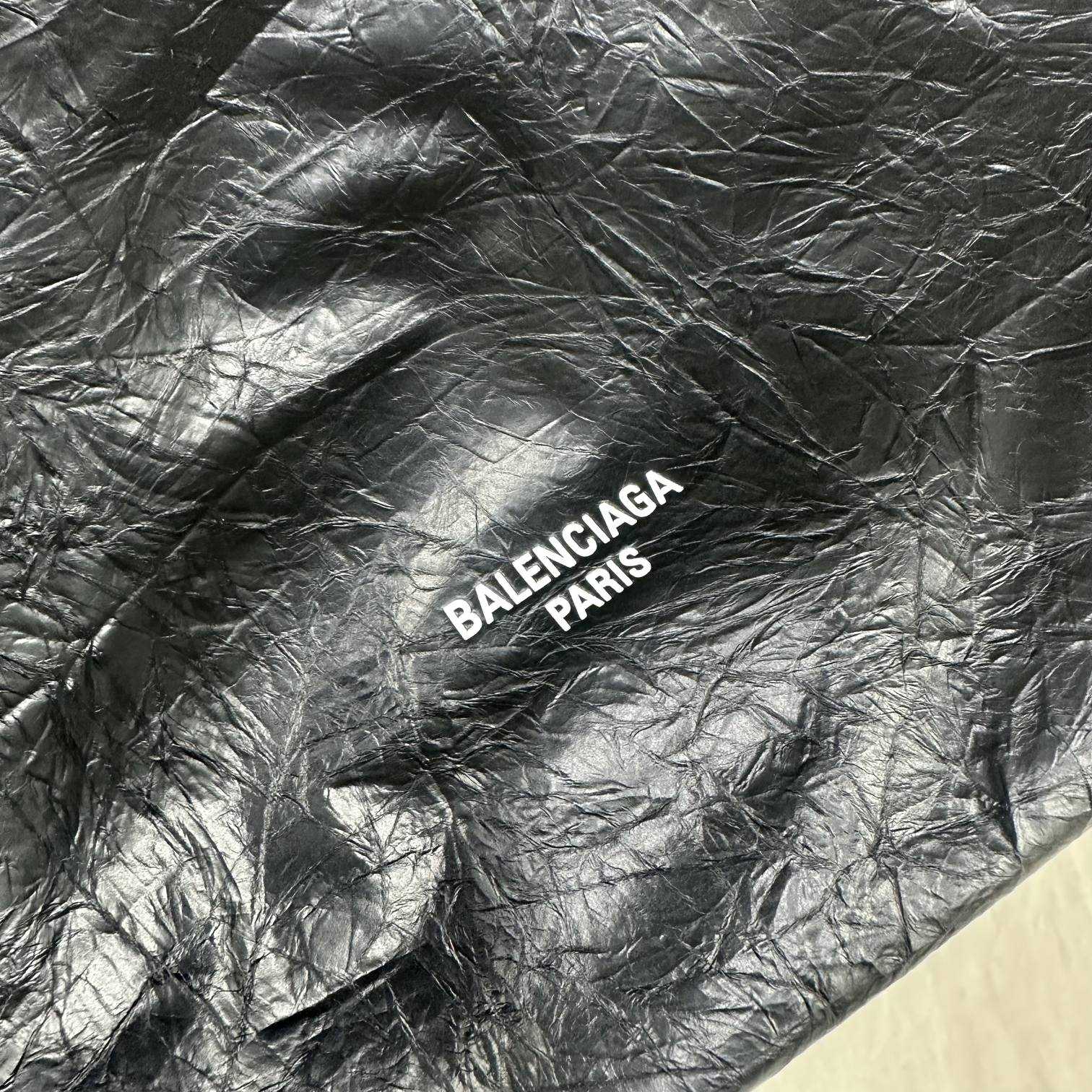Balenciaga Women's Crush Medium Tote Bag In Black(39-46-14cm) - FashionPlug