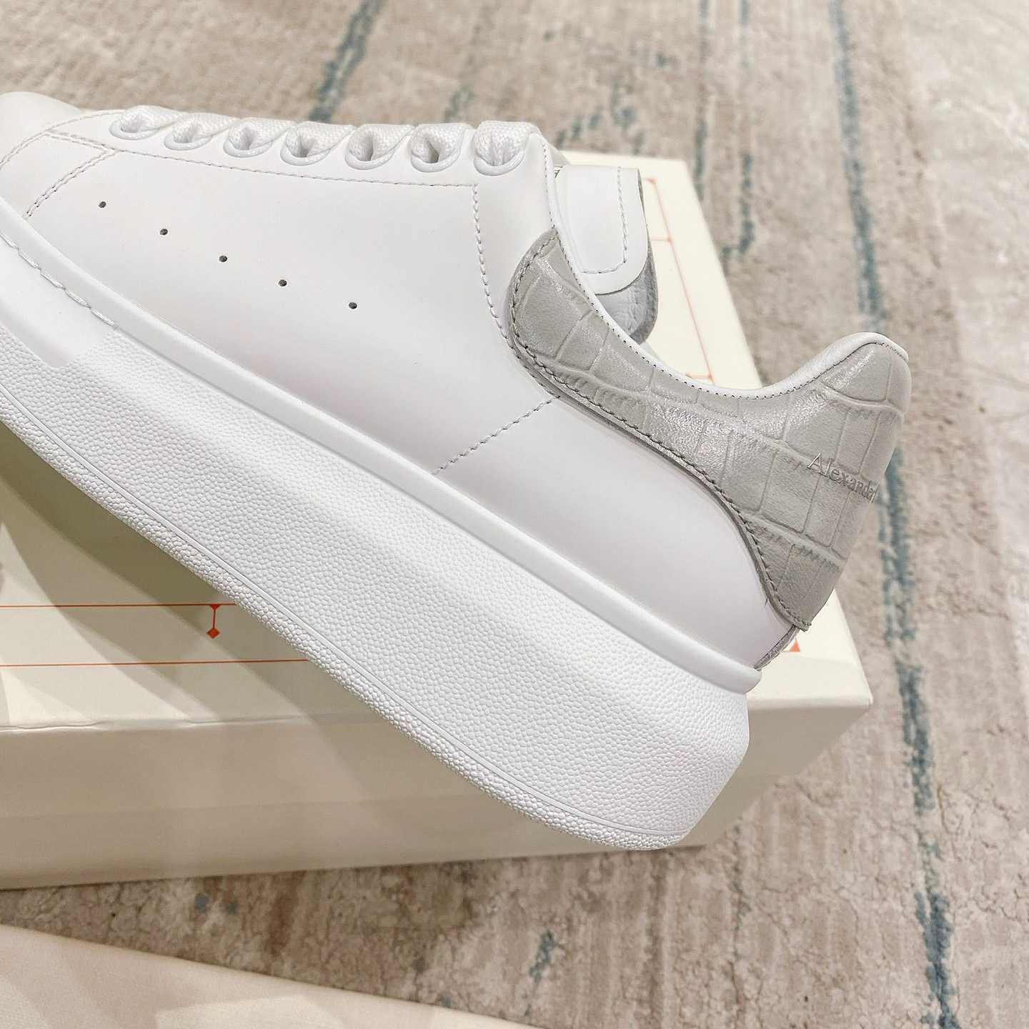 Alexander Mqueen Oversized Sneaker In White/Grey - FashionPlug