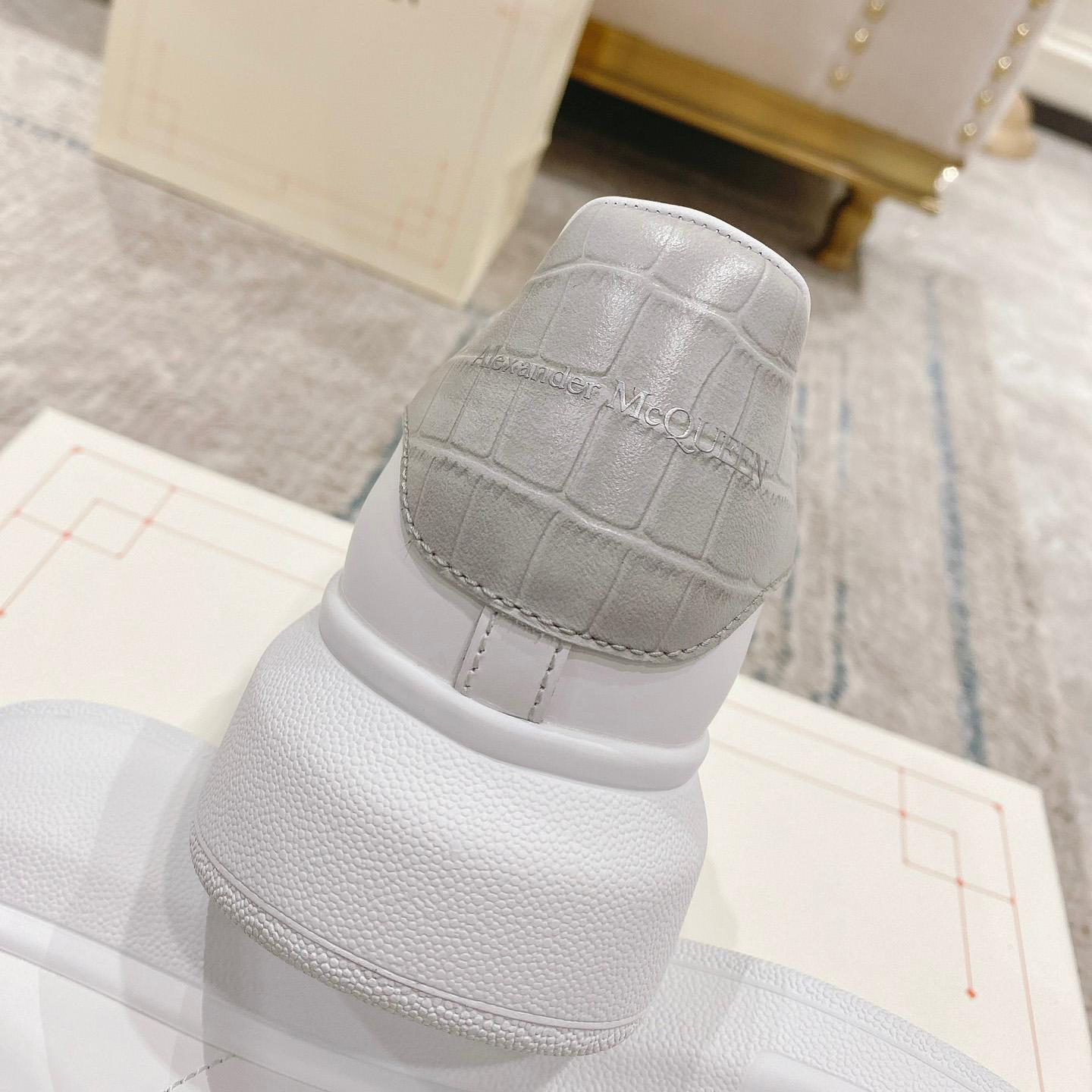Alexander Mqueen Oversized Sneaker In White/Grey - FashionPlug