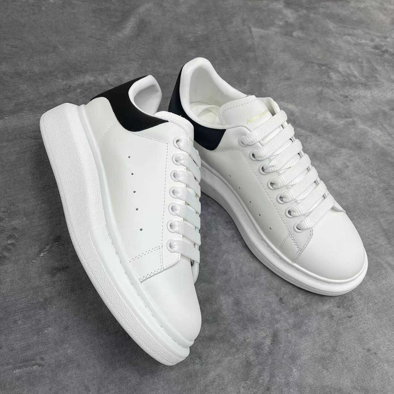 Alexander Mqueen Oversized Sneaker In White - FashionPlug