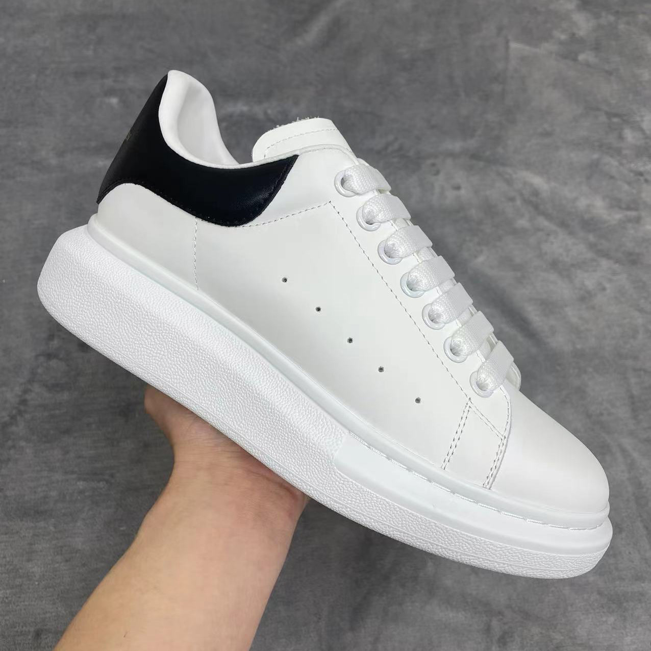 Alexander Mqueen Oversized Sneaker In White - FashionPlug