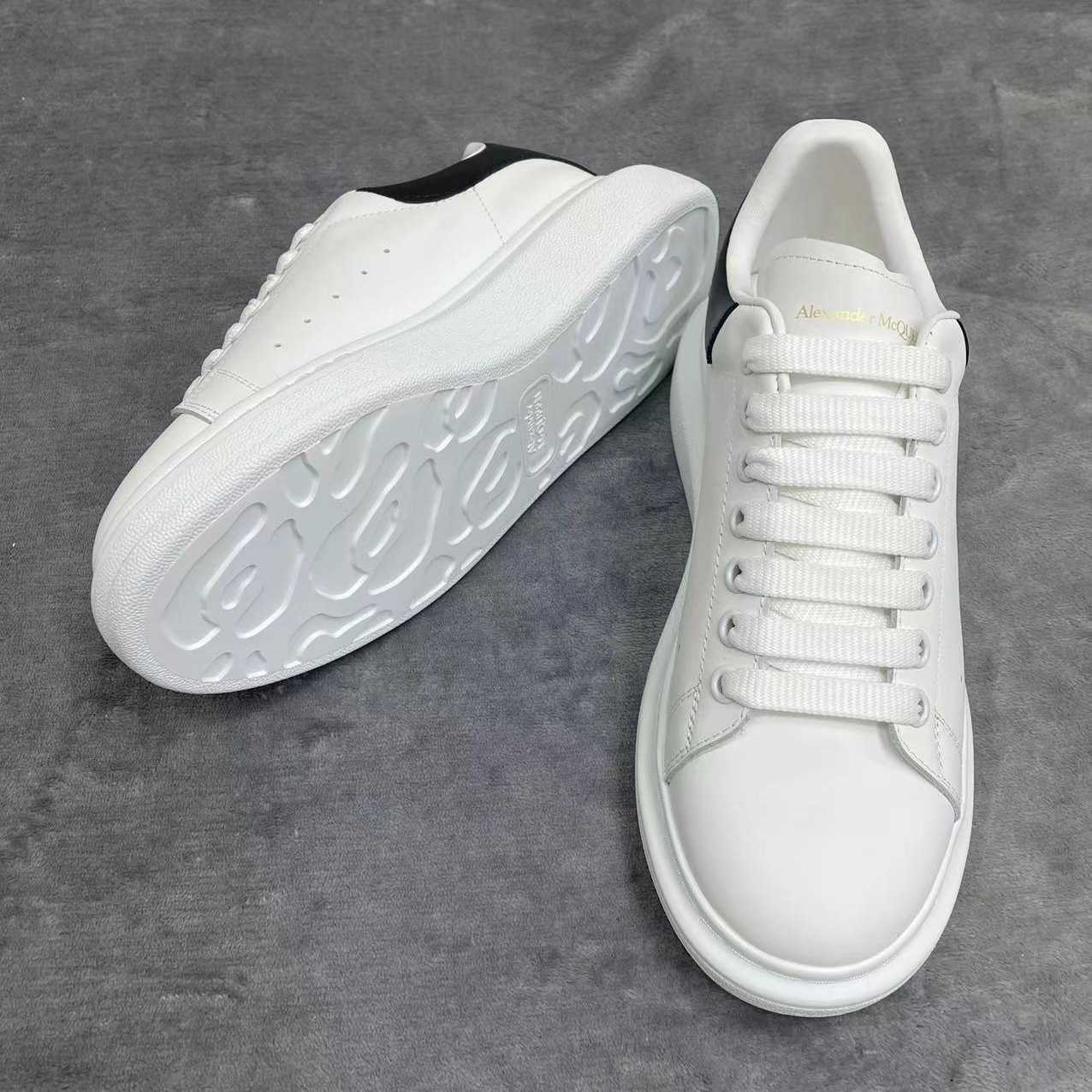 Alexander Mqueen Oversized Sneaker In White - FashionPlug