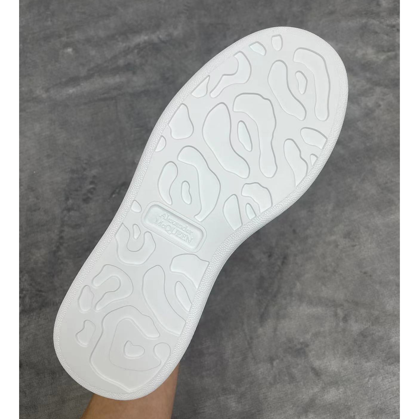 Alexander Mqueen Oversized Sneaker In White - FashionPlug