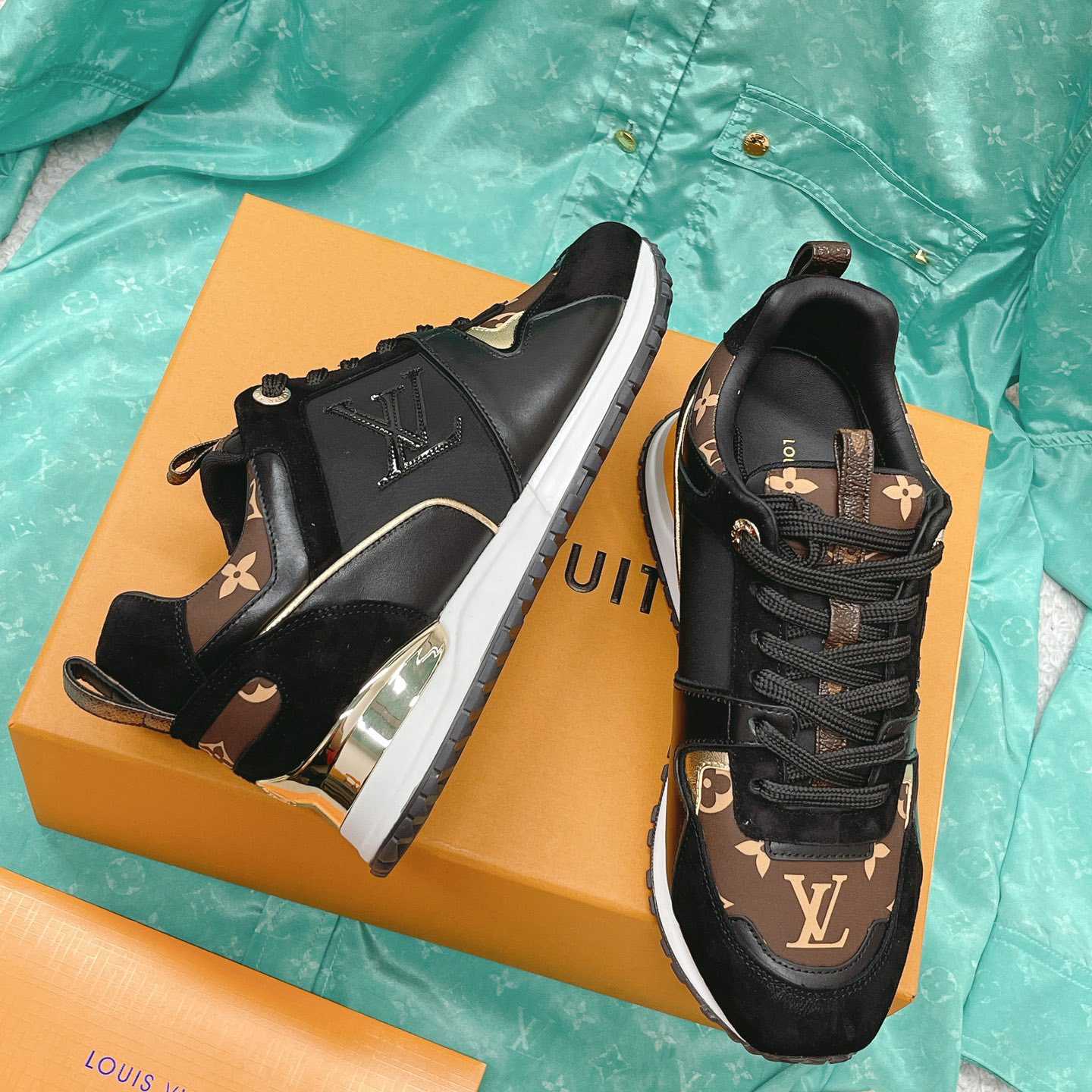 Louis Vuitton Run Away Sneaker      1AAP3D - FashionPlug