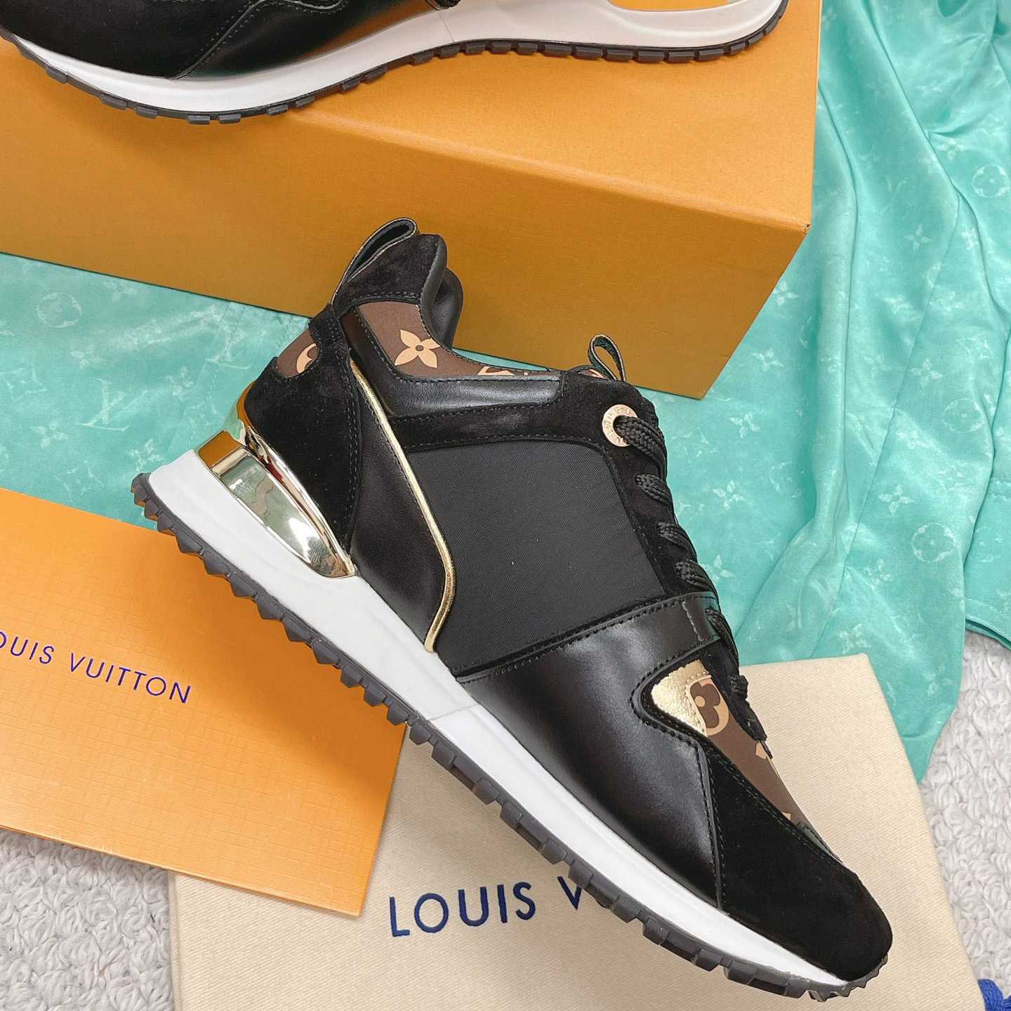 Louis Vuitton Run Away Sneaker      1AAP3D - FashionPlug