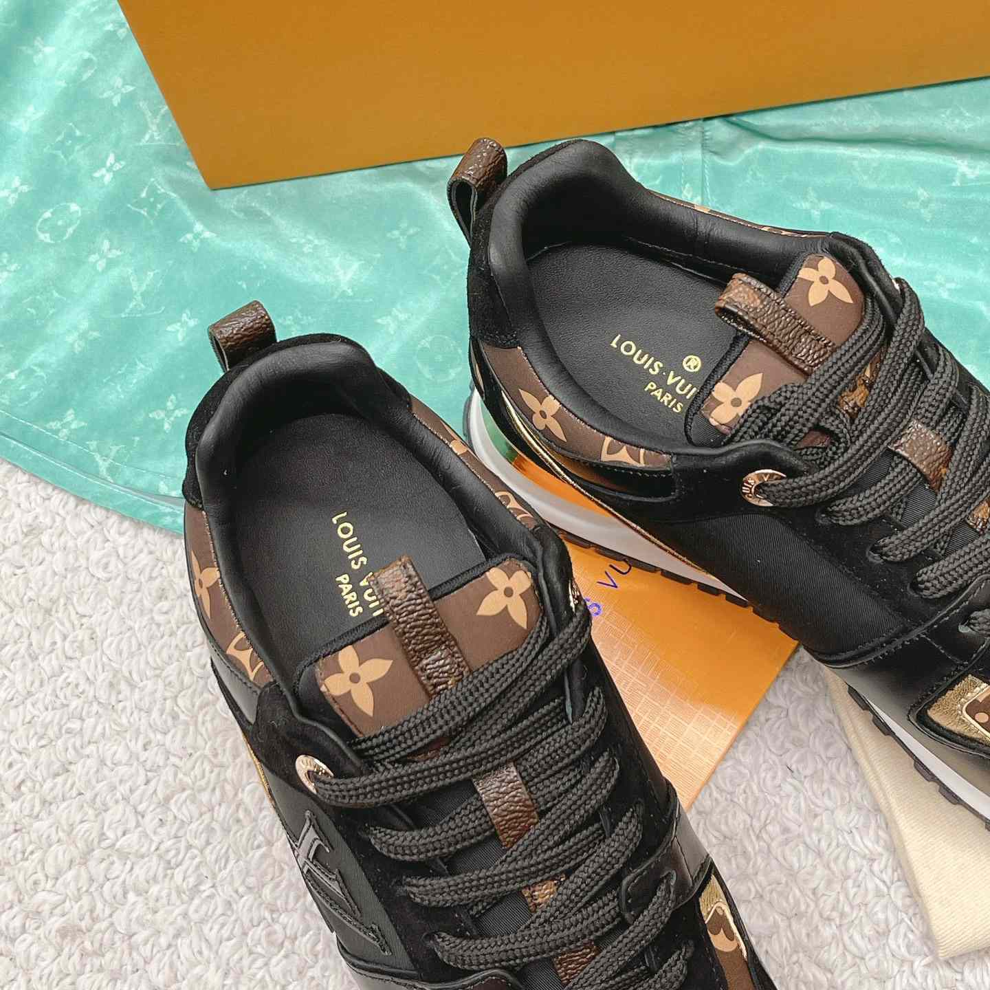 Louis Vuitton Run Away Sneaker      1AAP3D - FashionPlug