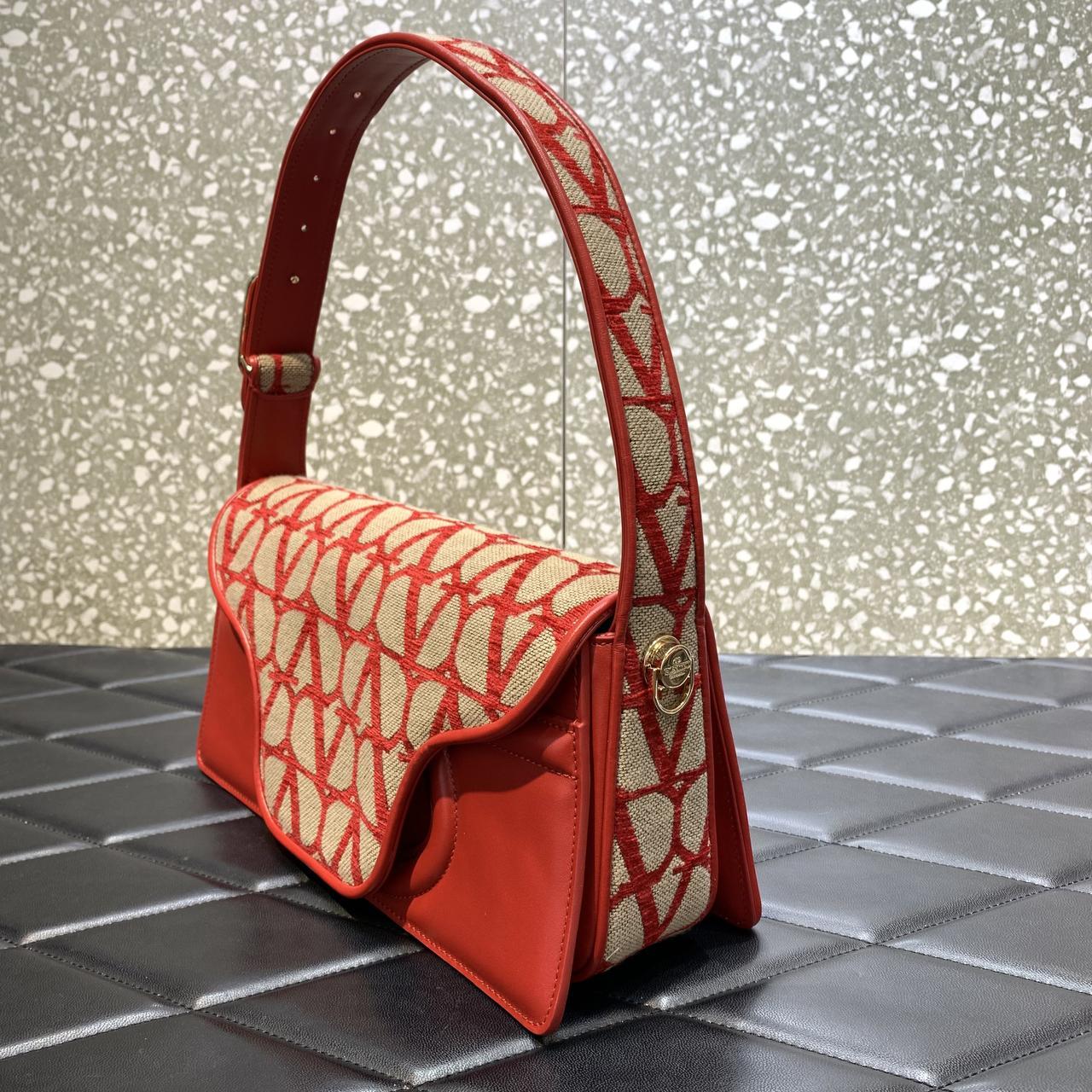 Valenti  Le Grand Deuxième Toile Iconographe Shoulder Bag - FashionPlug