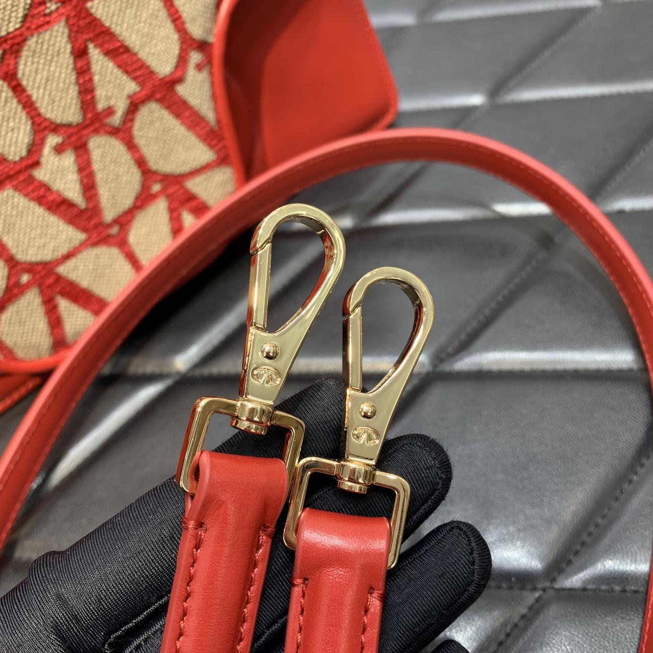 Valenti  Le Grand Deuxième Toile Iconographe Shoulder Bag - FashionPlug