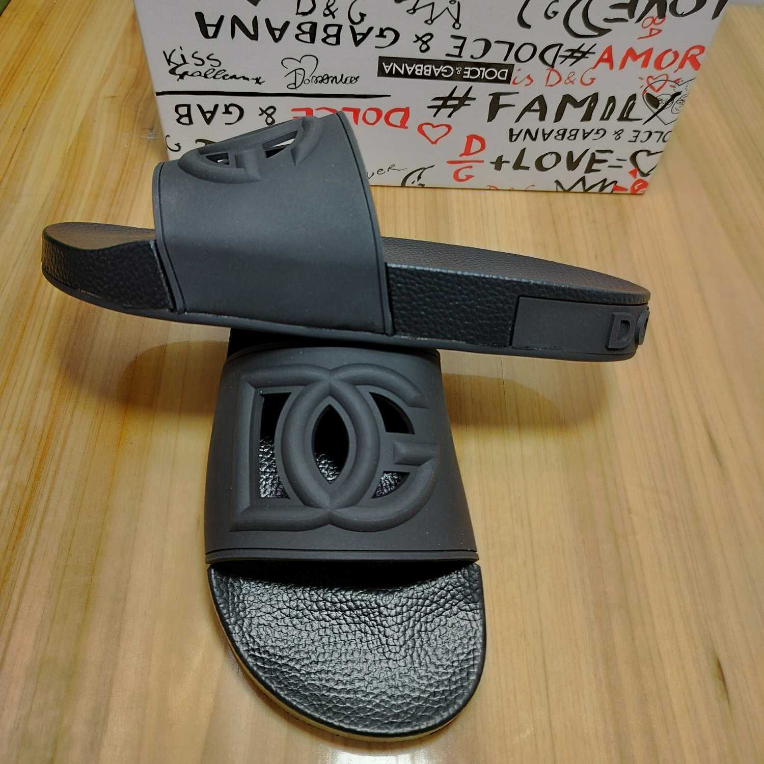 Dolce & Gabbana Rubber Beachwear Slides With DG Millennials Logo - FashionPlug
