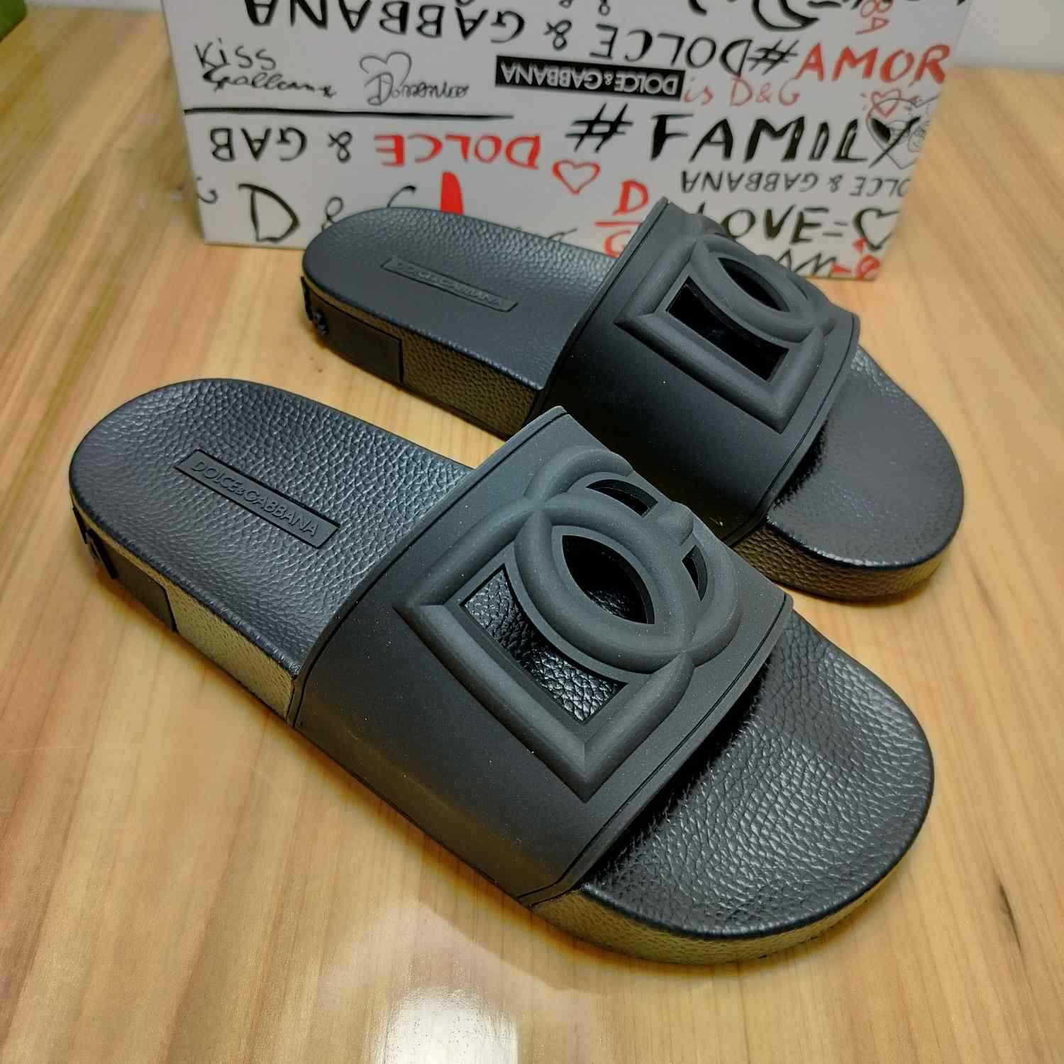 Dolce & Gabbana Rubber Beachwear Slides With DG Millennials Logo - FashionPlug