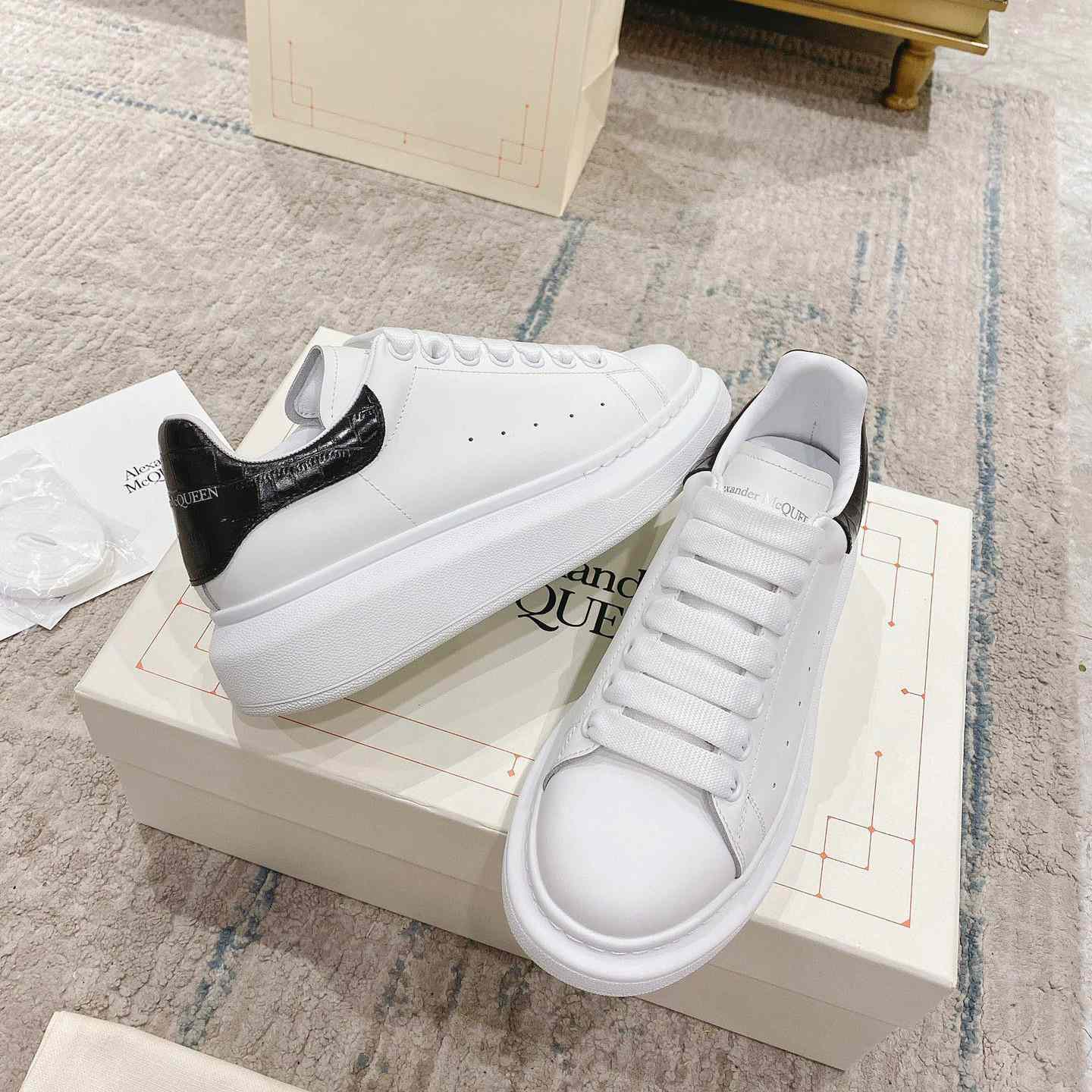 Alexander Mqueen Oversized Sneaker In White/Black - FashionPlug