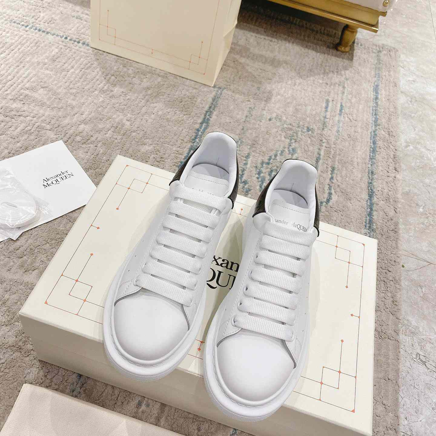 Alexander Mqueen Oversized Sneaker In White/Black - FashionPlug