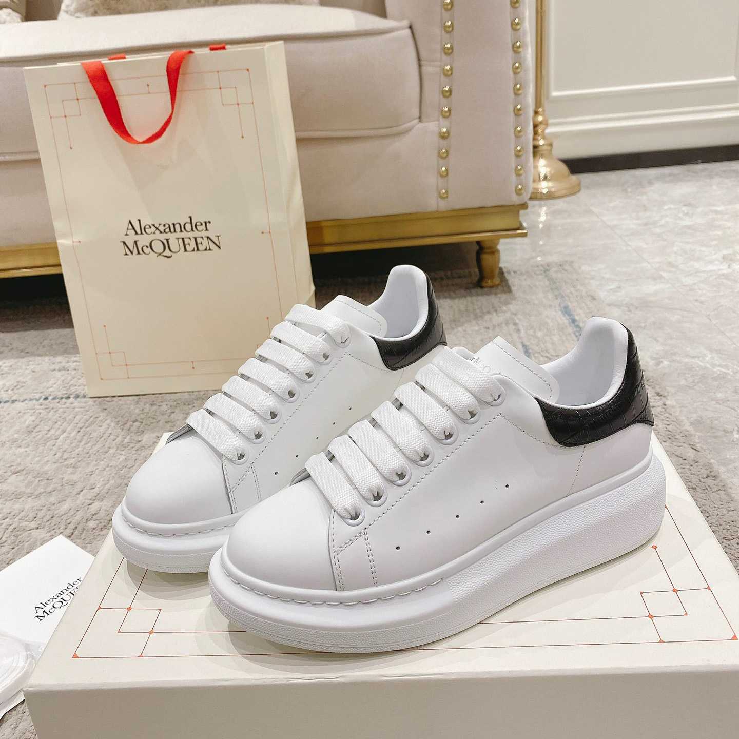 Alexander Mqueen Oversized Sneaker In White/Black - FashionPlug