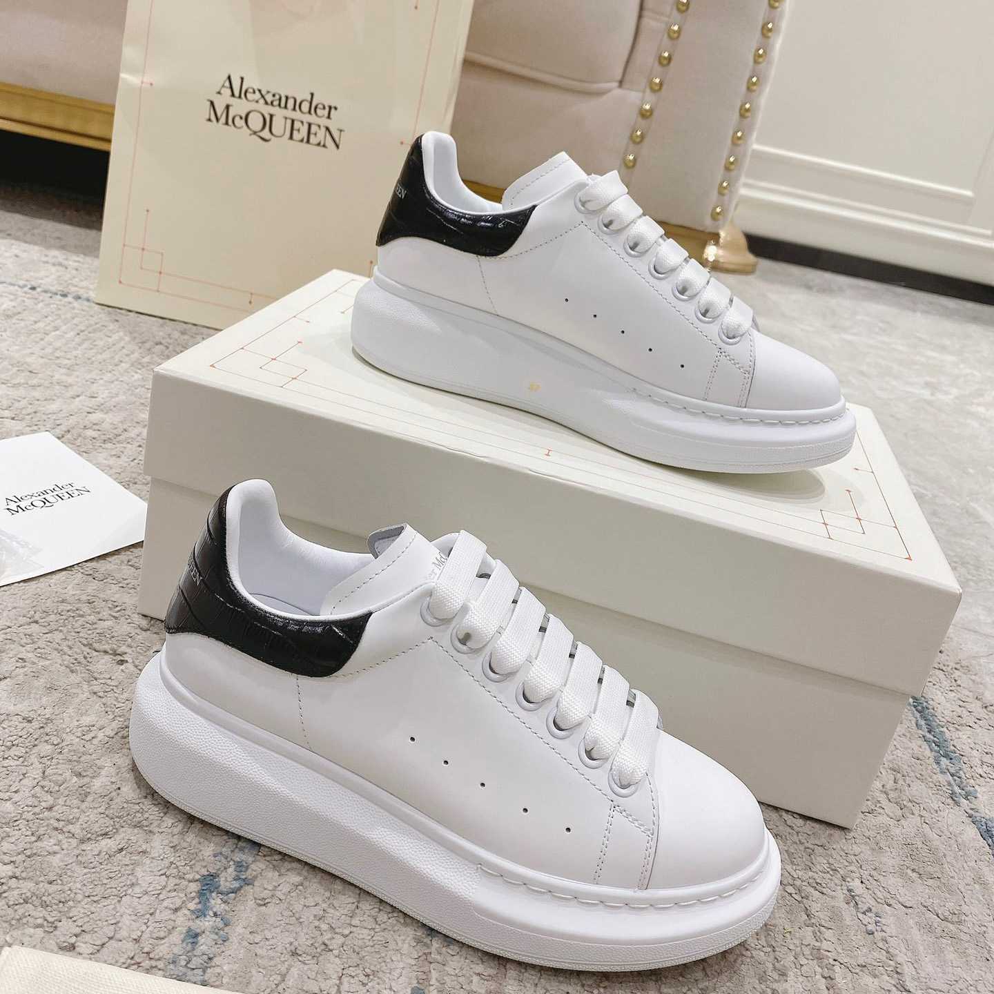Alexander Mqueen Oversized Sneaker In White/Black - FashionPlug