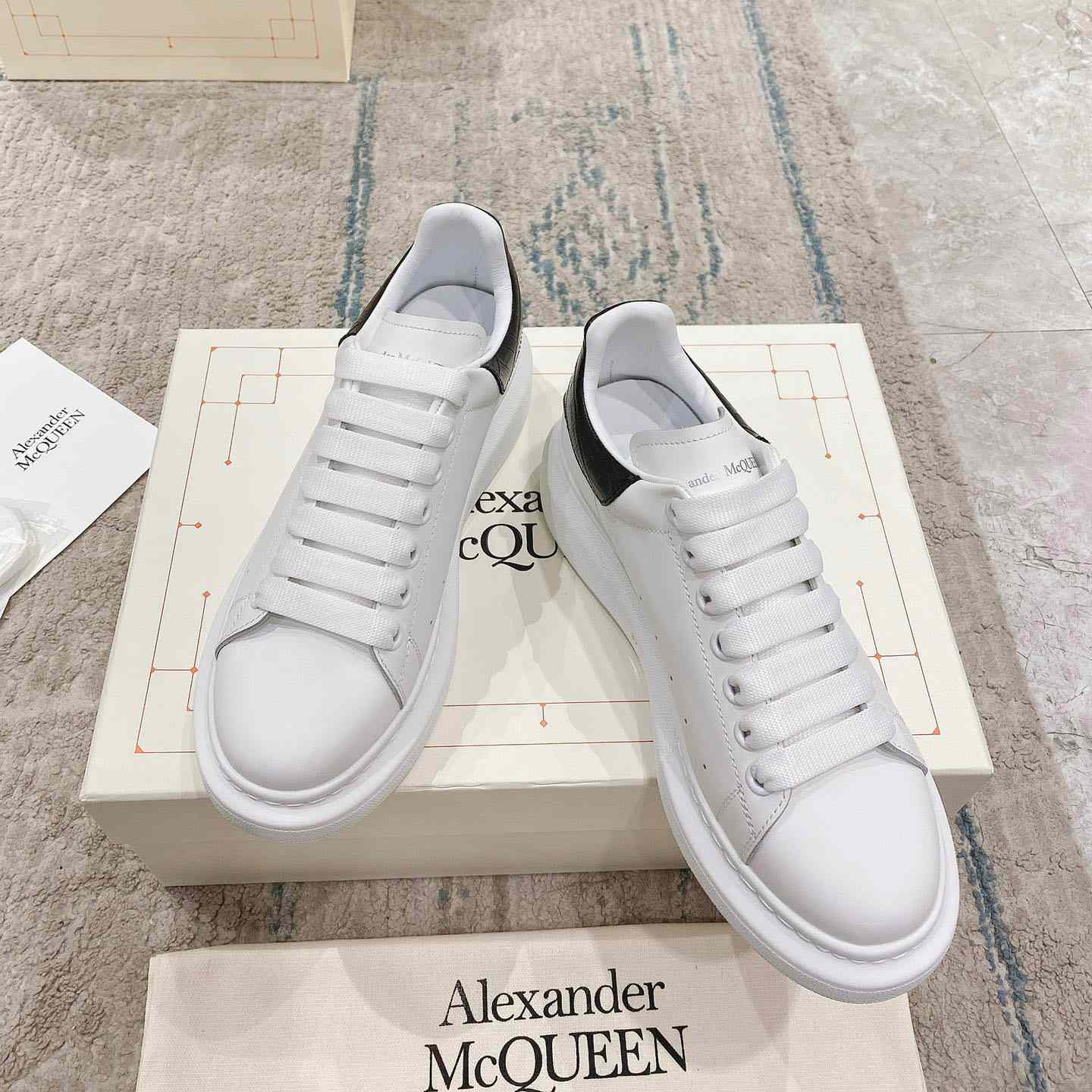 Alexander Mqueen Oversized Sneaker In White/Black - FashionPlug
