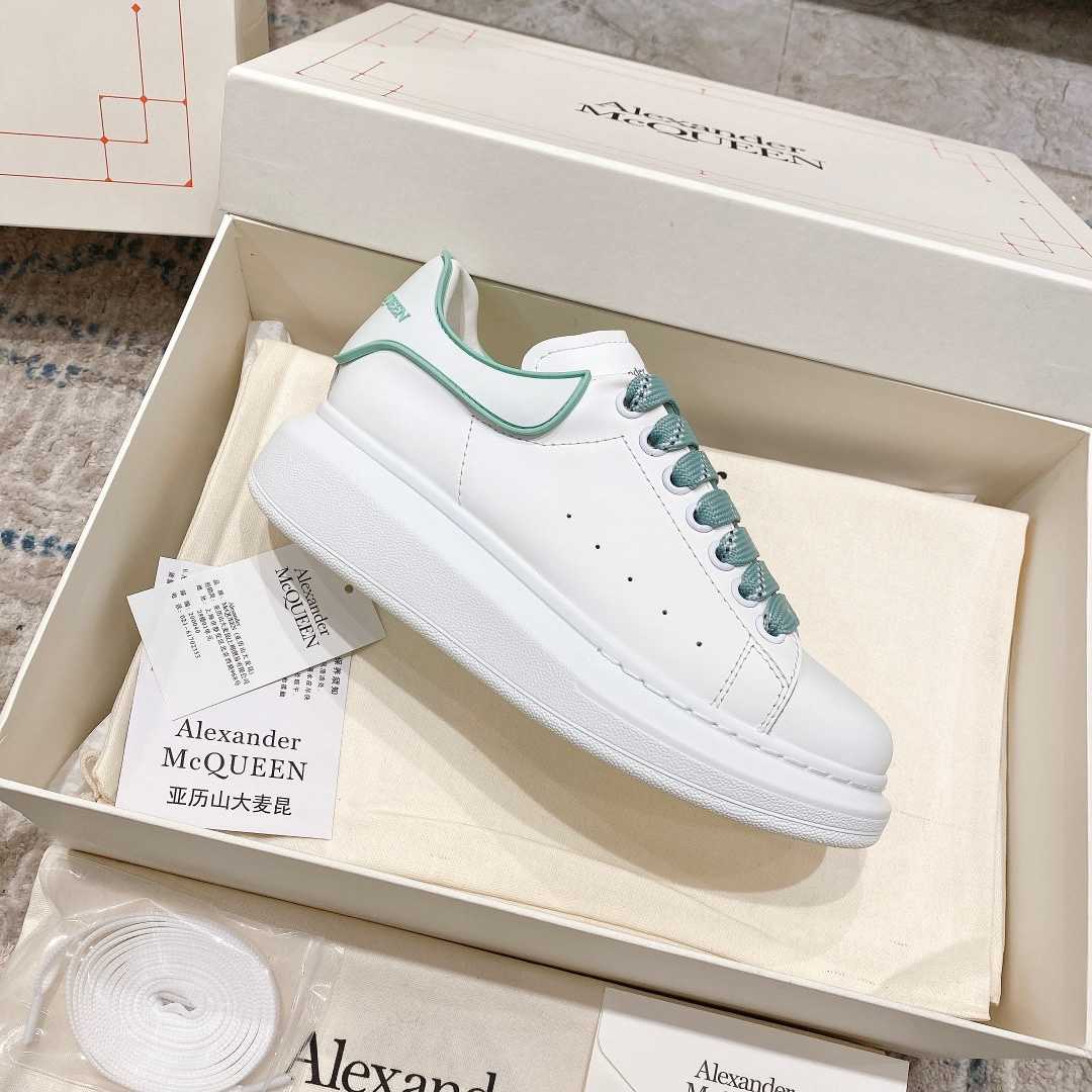 Alexander Mqueen Oversized Sneaker In White - FashionPlug