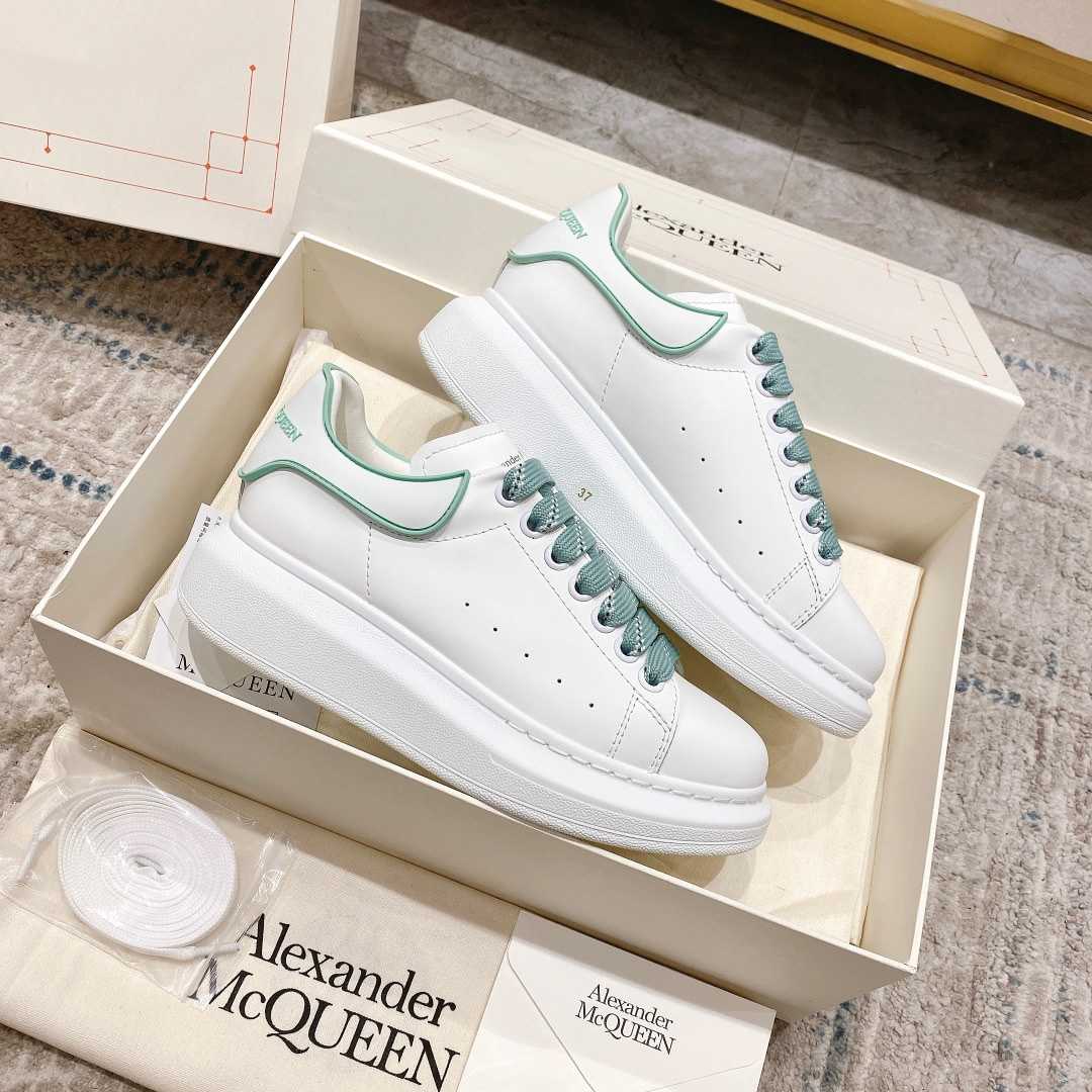 Alexander Mqueen Oversized Sneaker In White - FashionPlug