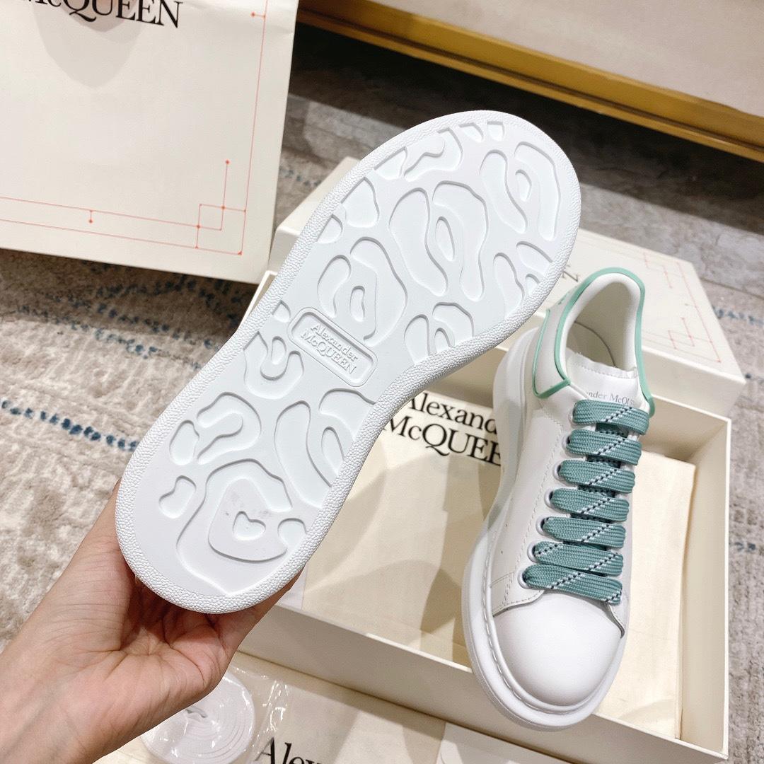 Alexander Mqueen Oversized Sneaker In White - FashionPlug
