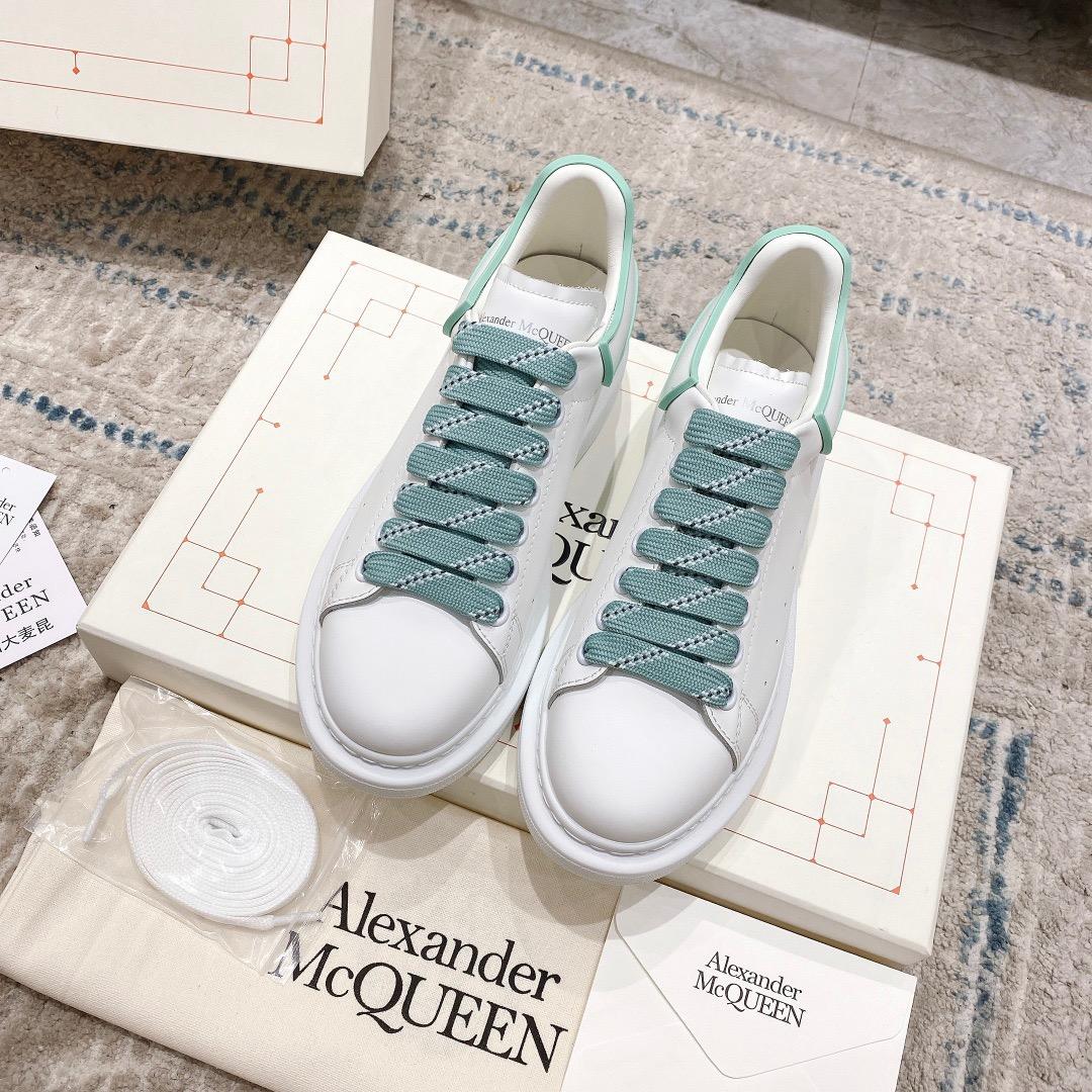 Alexander Mqueen Oversized Sneaker In White - FashionPlug