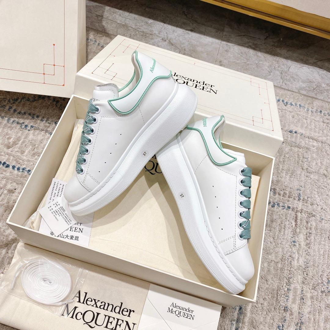 Alexander Mqueen Oversized Sneaker In White - FashionPlug
