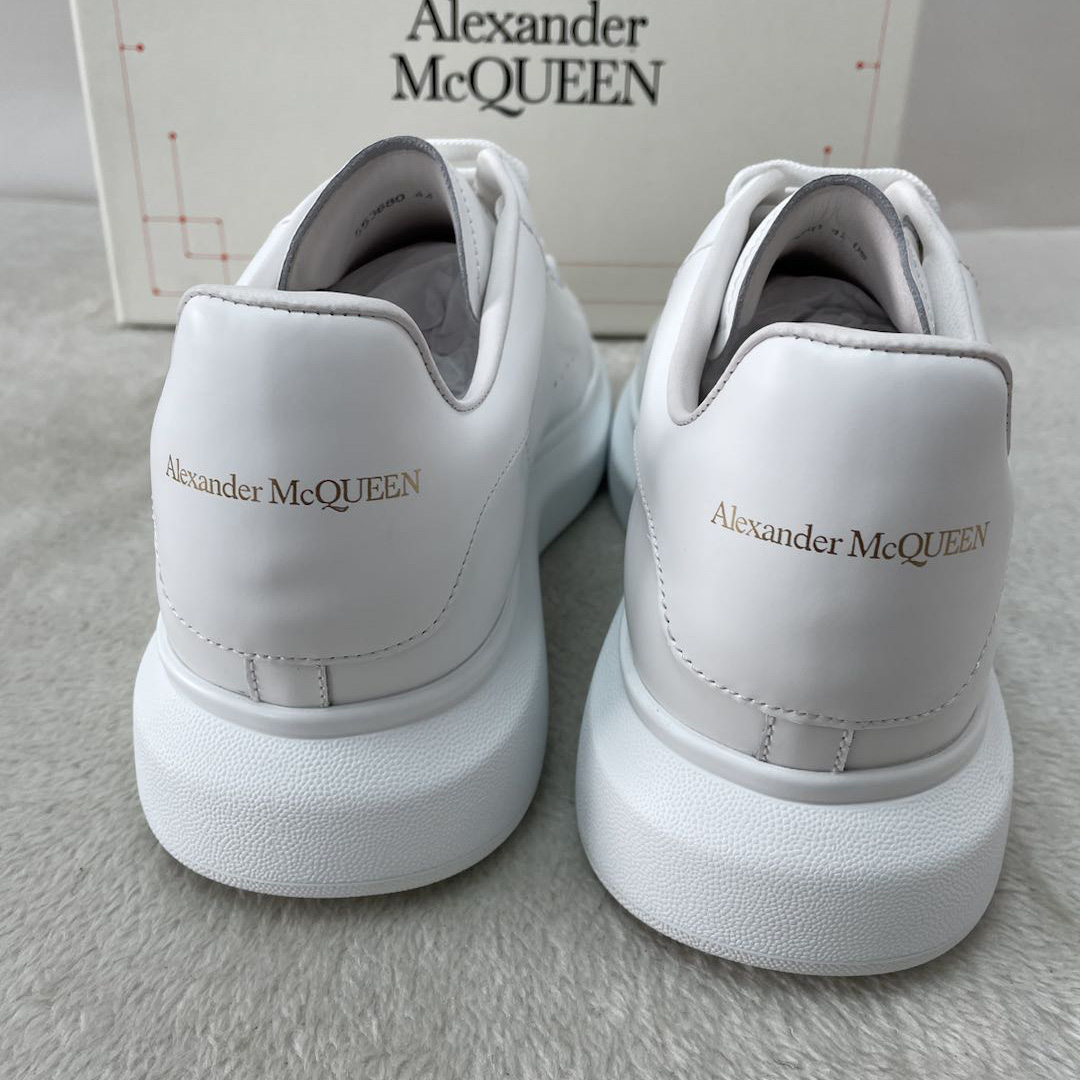 Alexander Mqueen Oversized Sneaker In White - FashionPlug