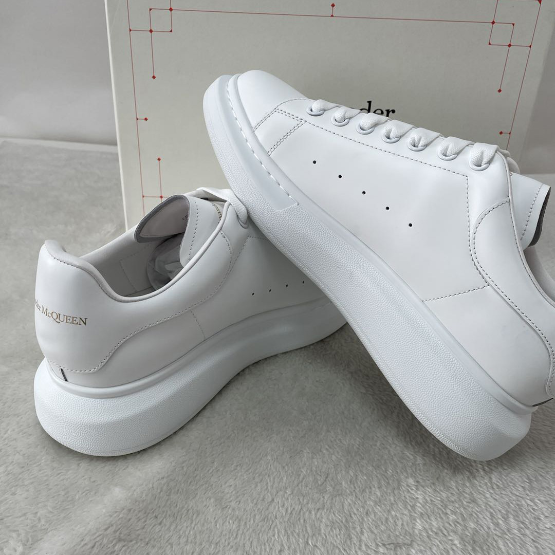 Alexander Mqueen Oversized Sneaker In White - FashionPlug