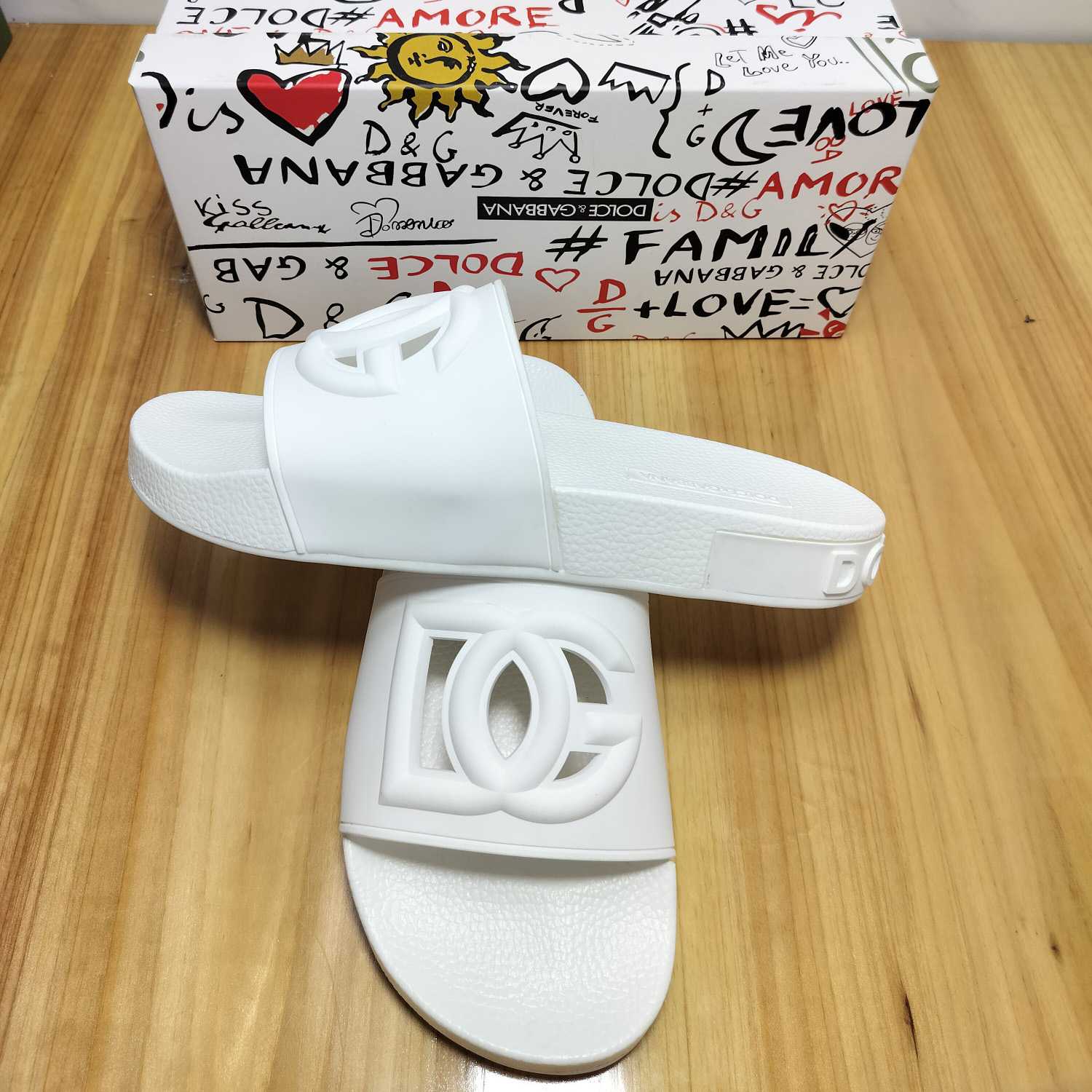Dolce & Gabbana Rubber Beachwear Slides With DG Millennials Logo - FashionPlug