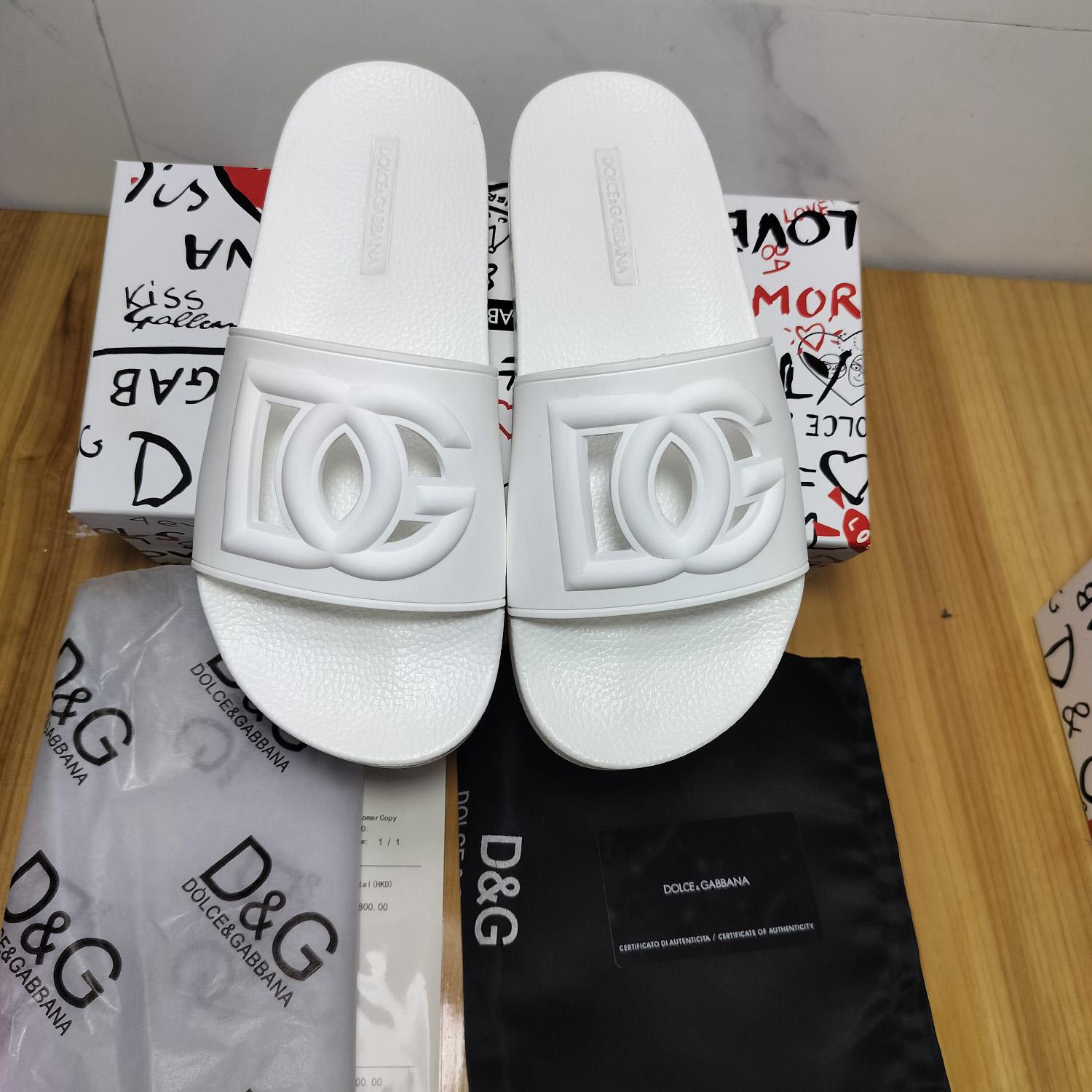 Dolce & Gabbana Rubber Beachwear Slides With DG Millennials Logo - FashionPlug