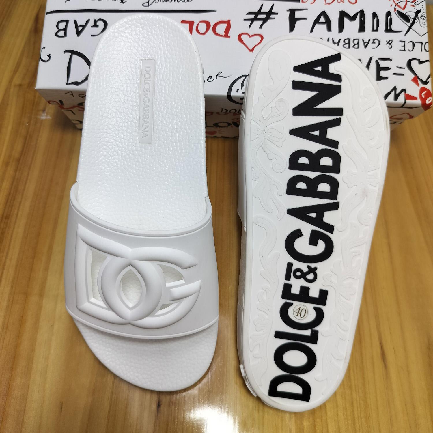 Dolce & Gabbana Rubber Beachwear Slides With DG Millennials Logo - FashionPlug
