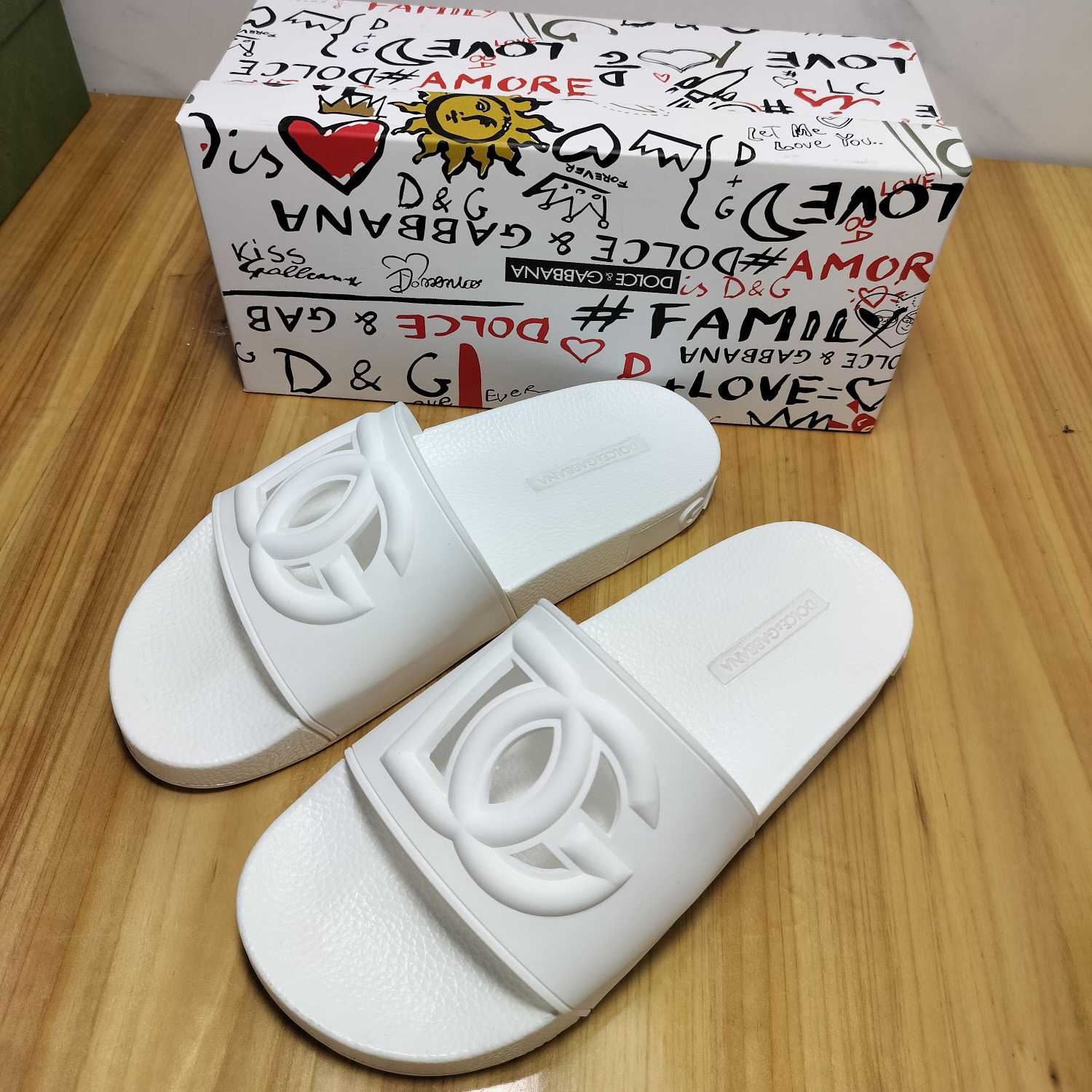 Dolce & Gabbana Rubber Beachwear Slides With DG Millennials Logo - FashionPlug