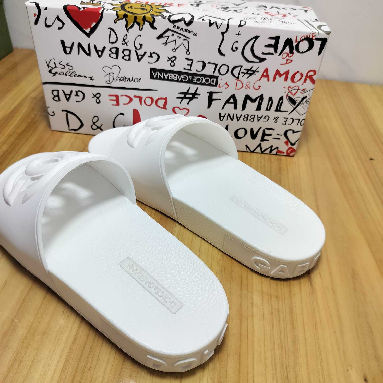 Dolce & Gabbana Rubber Beachwear Slides With DG Millennials Logo - FashionPlug