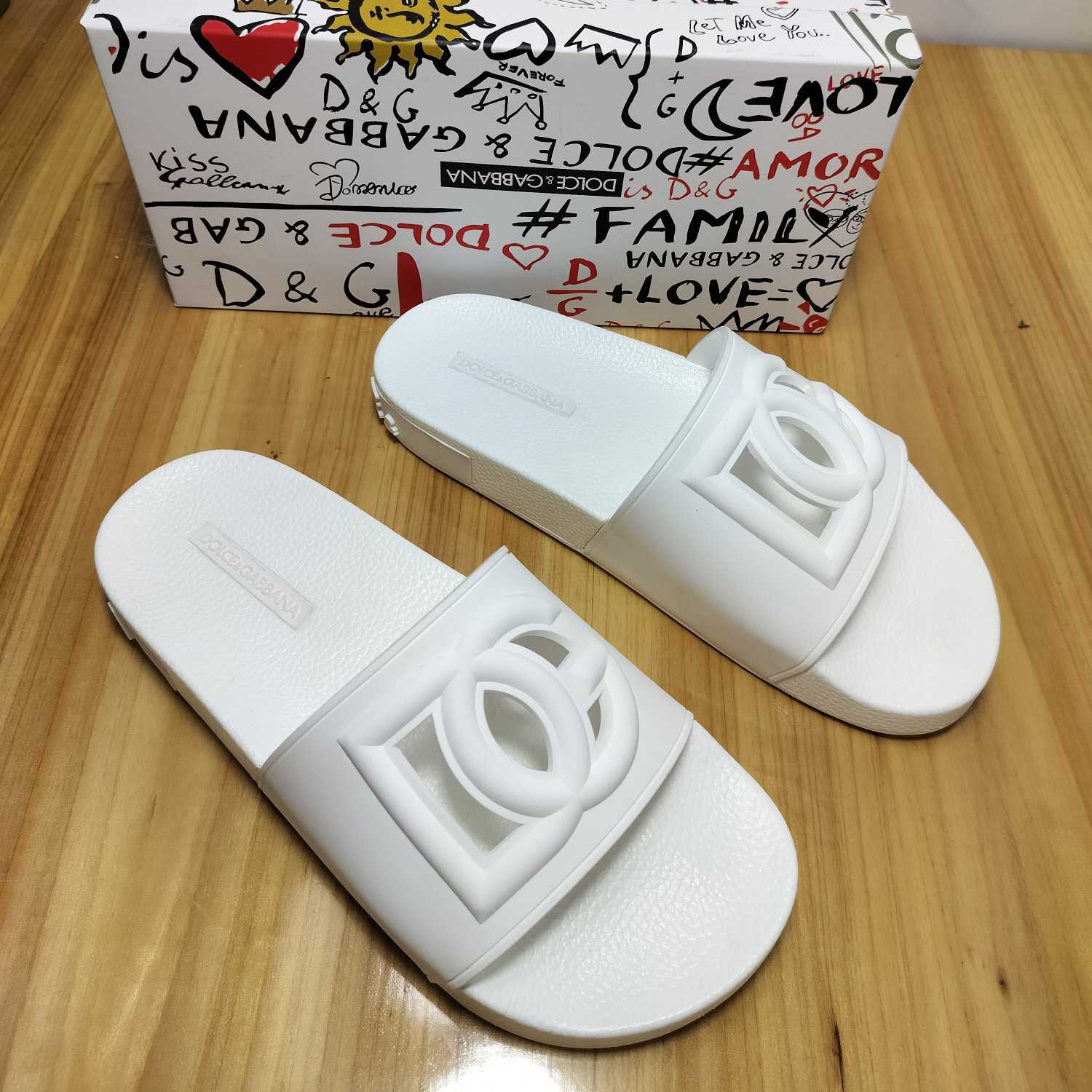 Dolce & Gabbana Rubber Beachwear Slides With DG Millennials Logo - FashionPlug