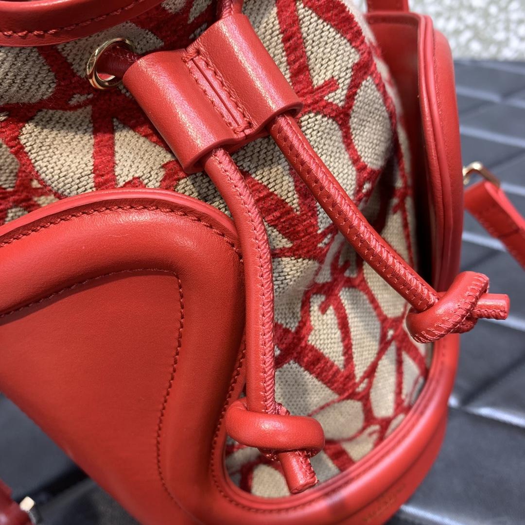 Valenti Le Cinquième Toile Iconographe Bucket Bag - FashionPlug