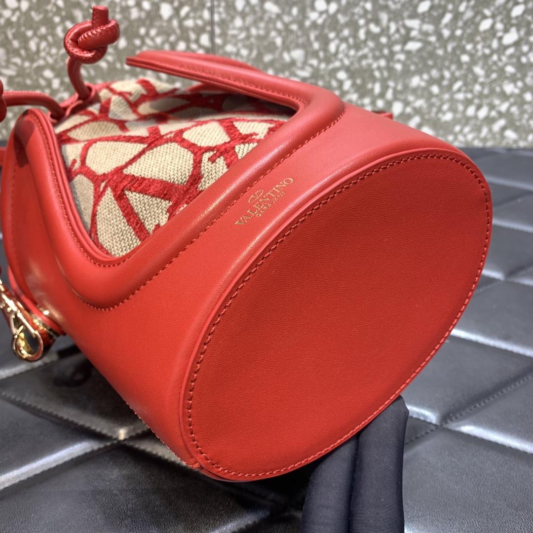 Valenti Le Cinquième Toile Iconographe Bucket Bag - FashionPlug