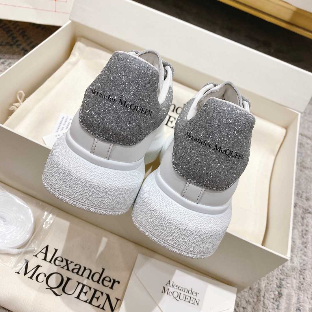 Alexander Mqueen Oversized Sneaker In White - FashionPlug