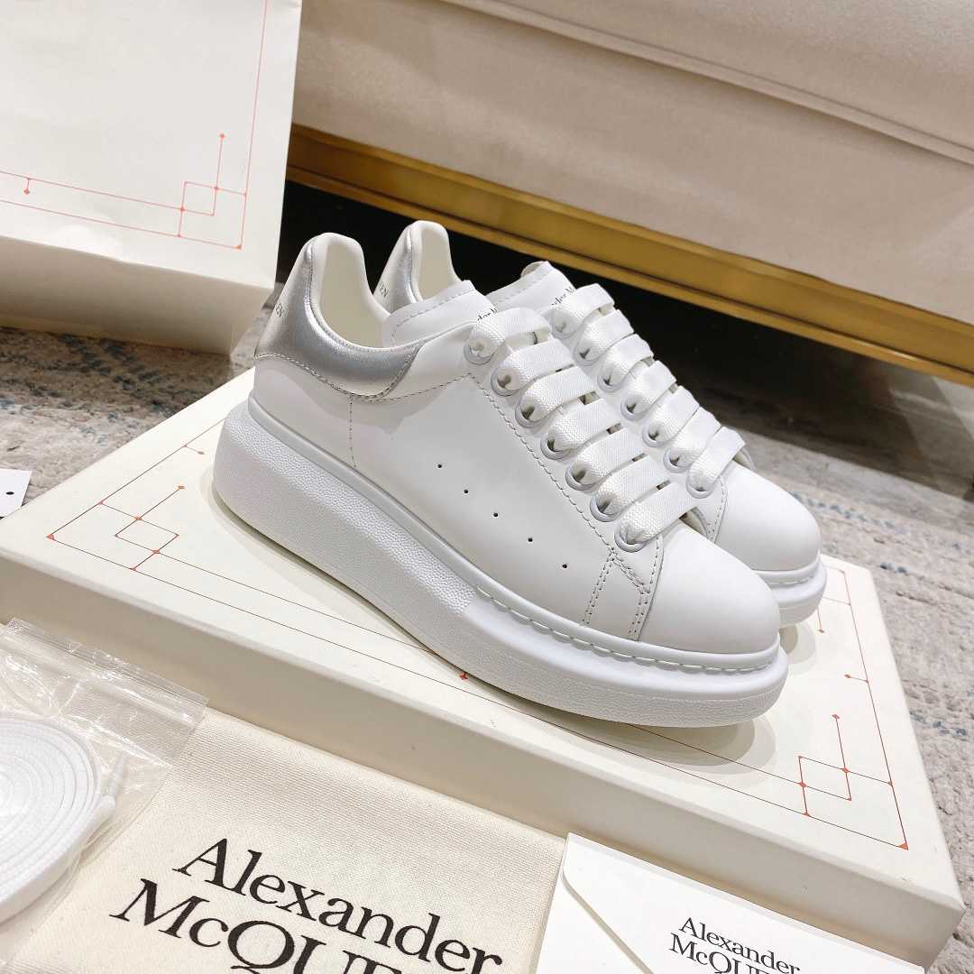 Alexander Mqueen Oversized Sneaker In White - FashionPlug