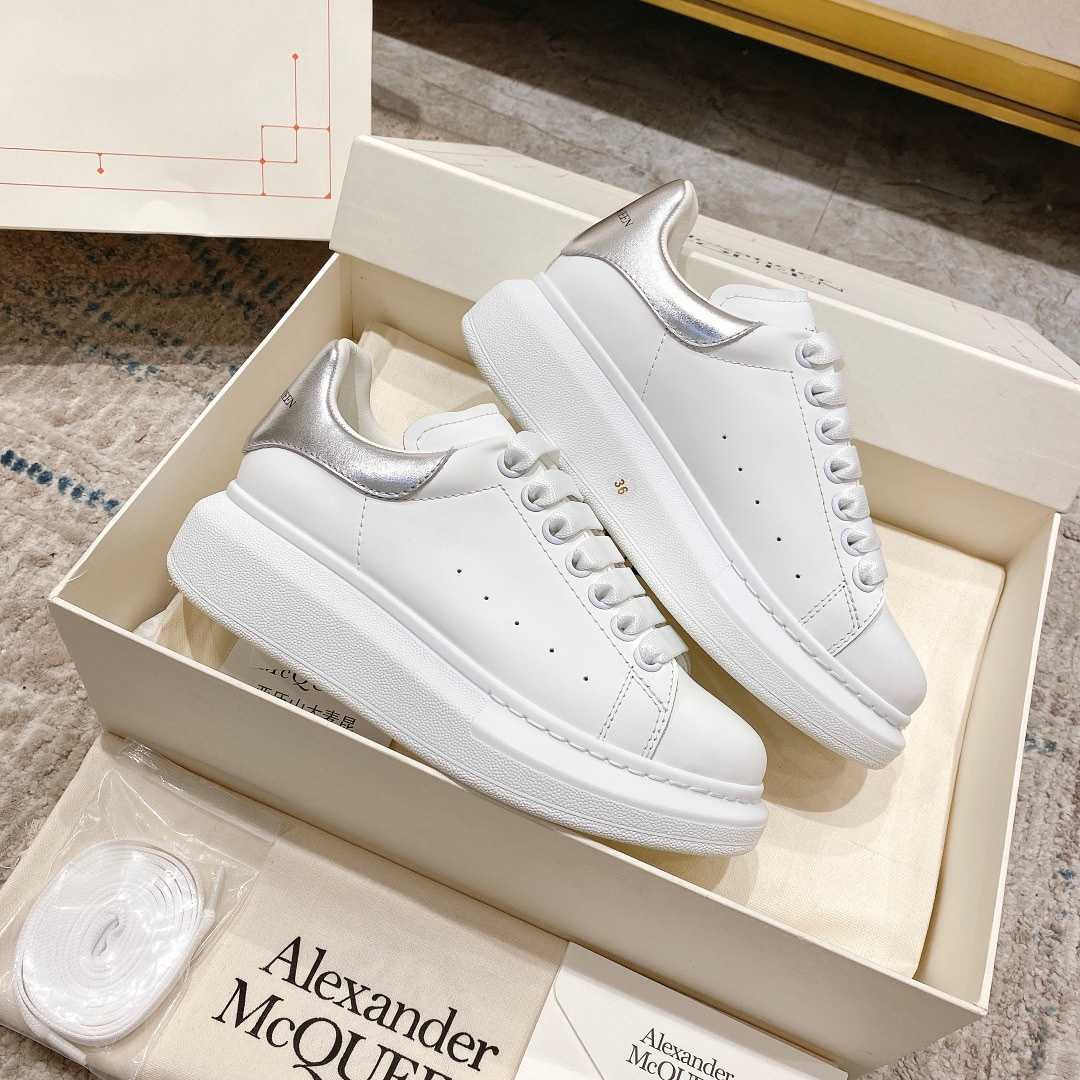 Alexander Mqueen Oversized Sneaker In White - FashionPlug