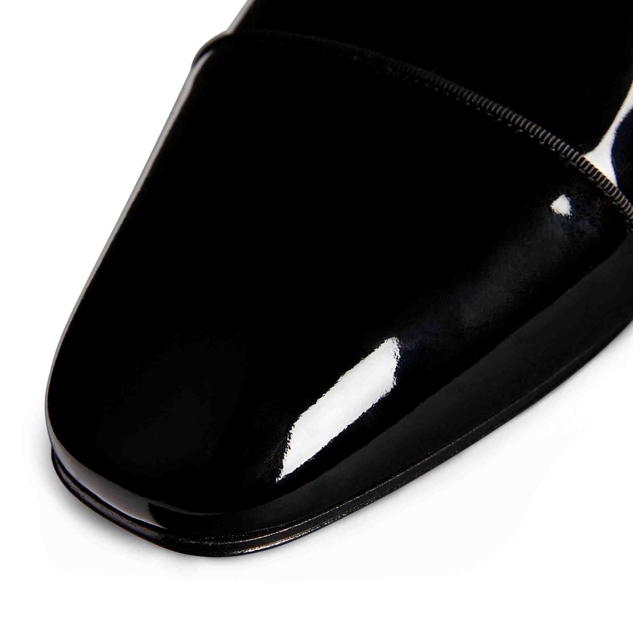 Christian Louboutin Greggy Chick Patent Leather Oxford Shoes - FashionPlug