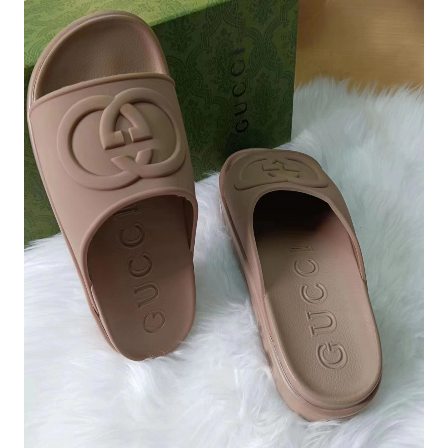 Gucci Interlocking G Slide Sandal  - FashionPlug