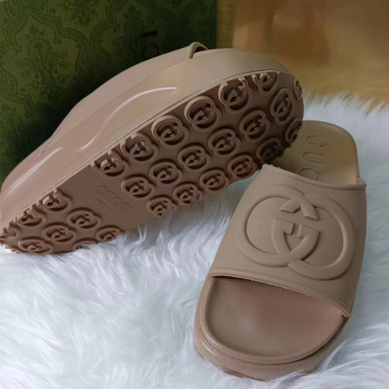 Gucci Interlocking G Slide Sandal  - FashionPlug