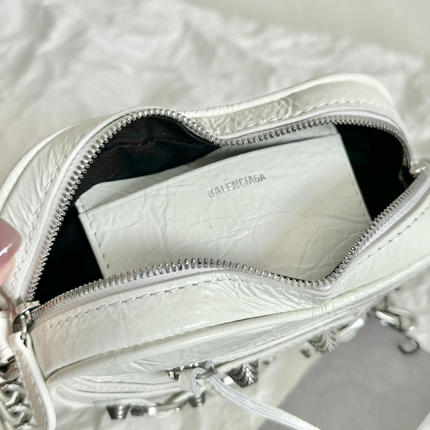 Balenciaga Le Cagole Heart Mini Bag In Optic White (16-12.7-4.5cm) - FashionPlug