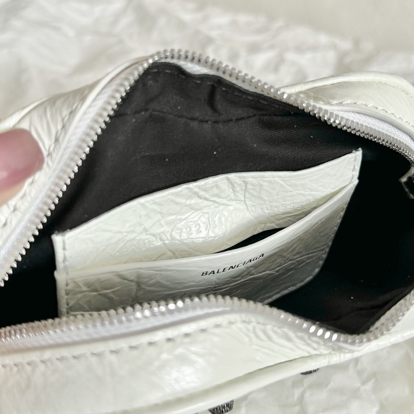 Balenciaga Le Cagole Heart Mini Bag In Optic White (16-12.7-4.5cm) - FashionPlug