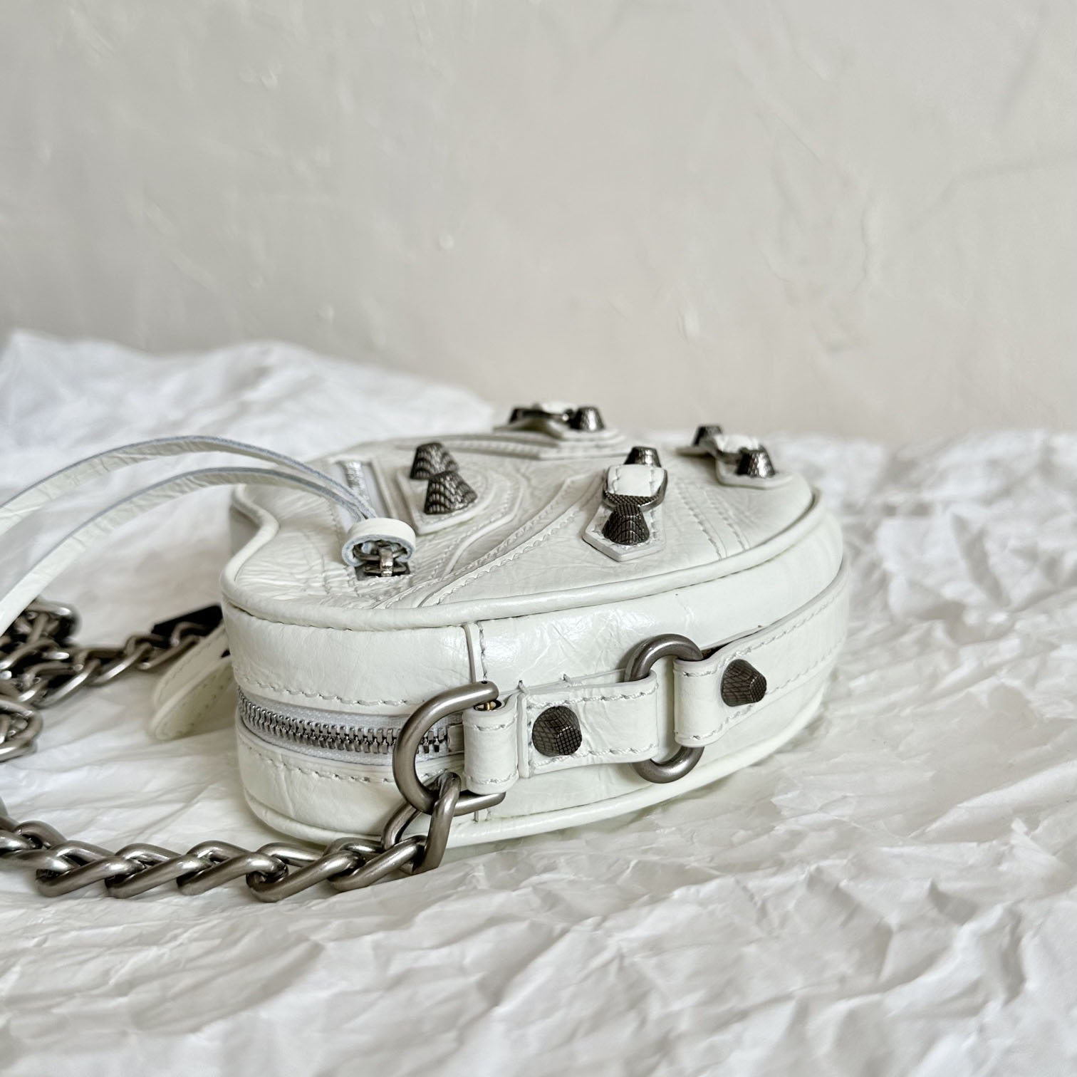 Balenciaga Le Cagole Heart Mini Bag In Optic White (16-12.7-4.5cm) - FashionPlug