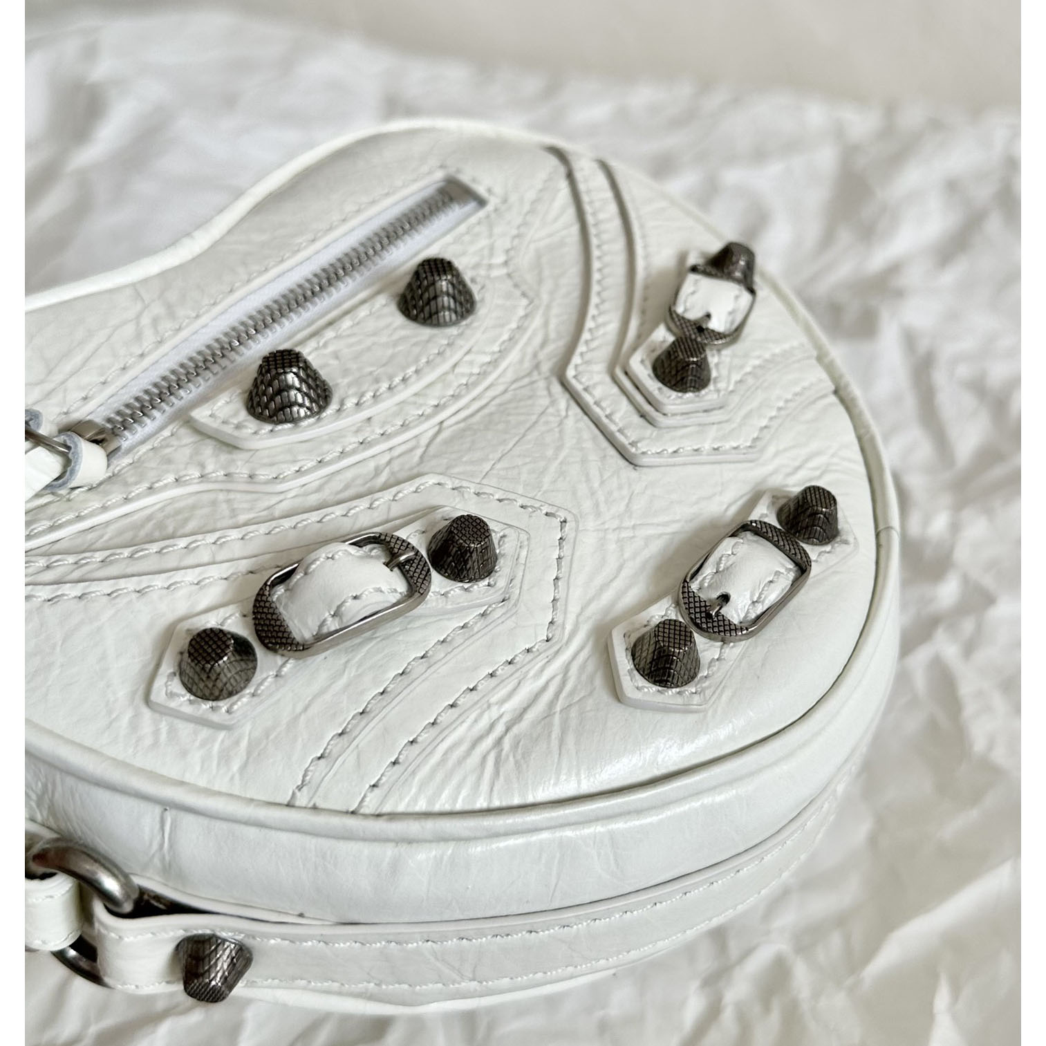 Balenciaga Le Cagole Heart Mini Bag In Optic White (16-12.7-4.5cm) - FashionPlug