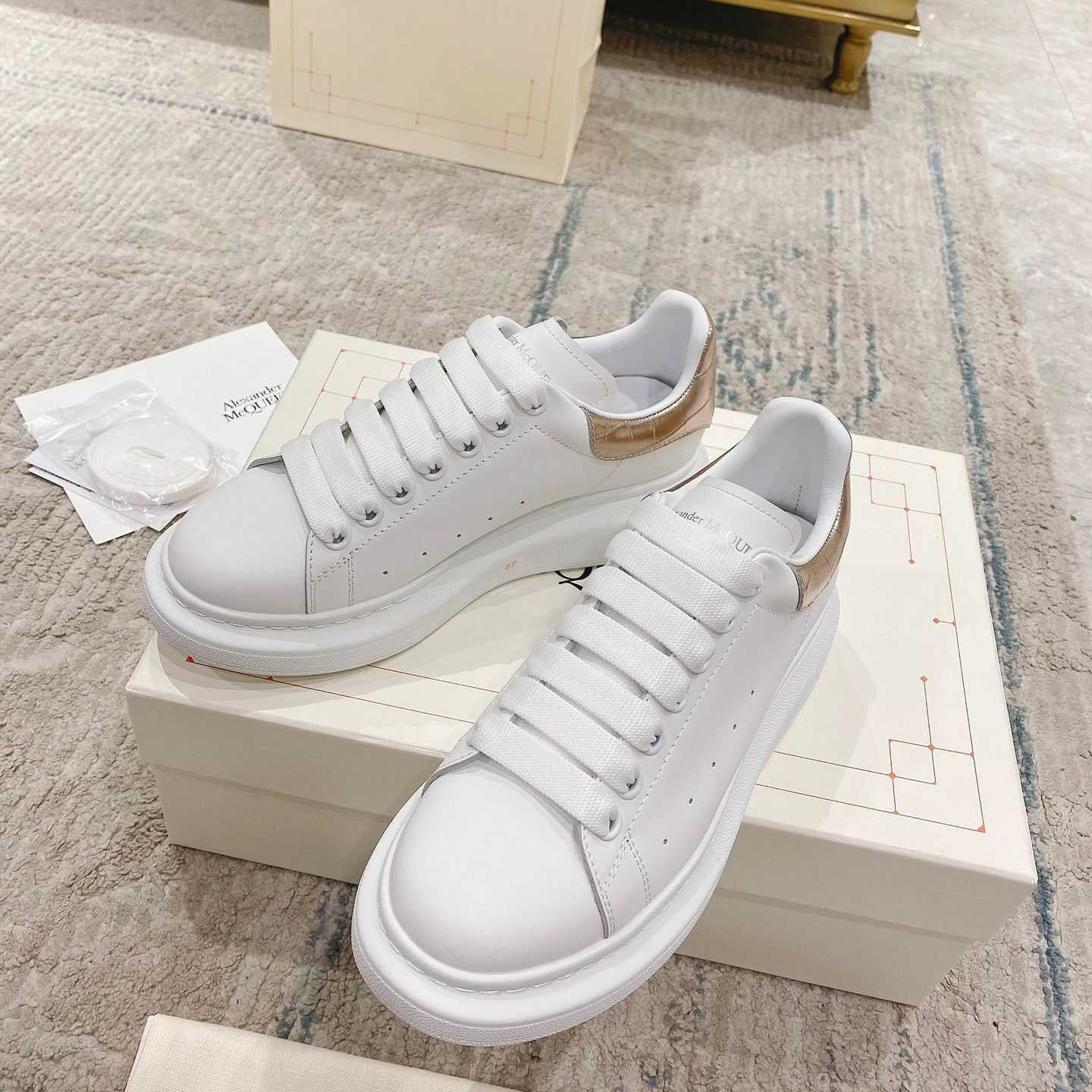 Alexander Mqueen Oversized Sneaker In White - FashionPlug