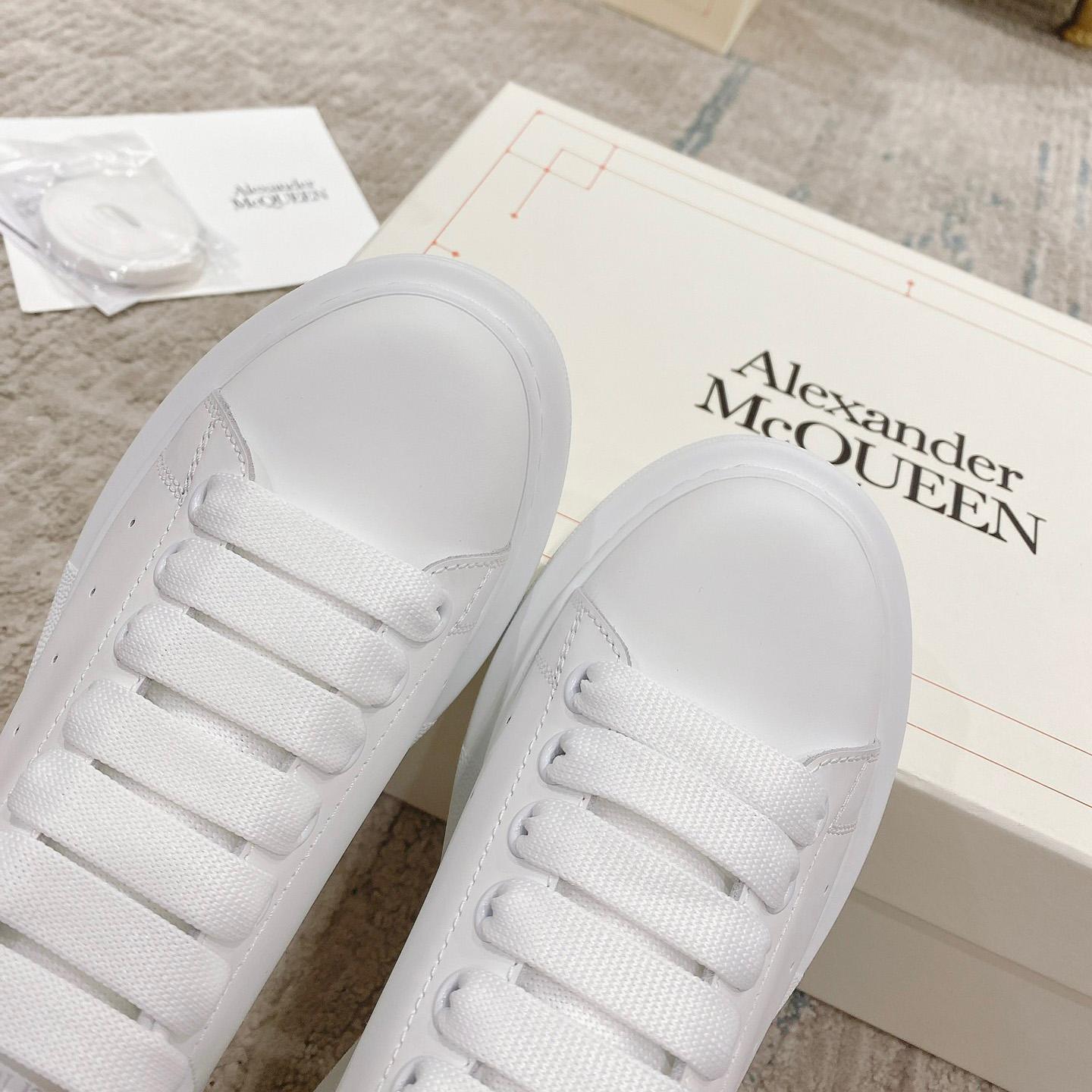 Alexander Mqueen Oversized Sneaker In White - FashionPlug