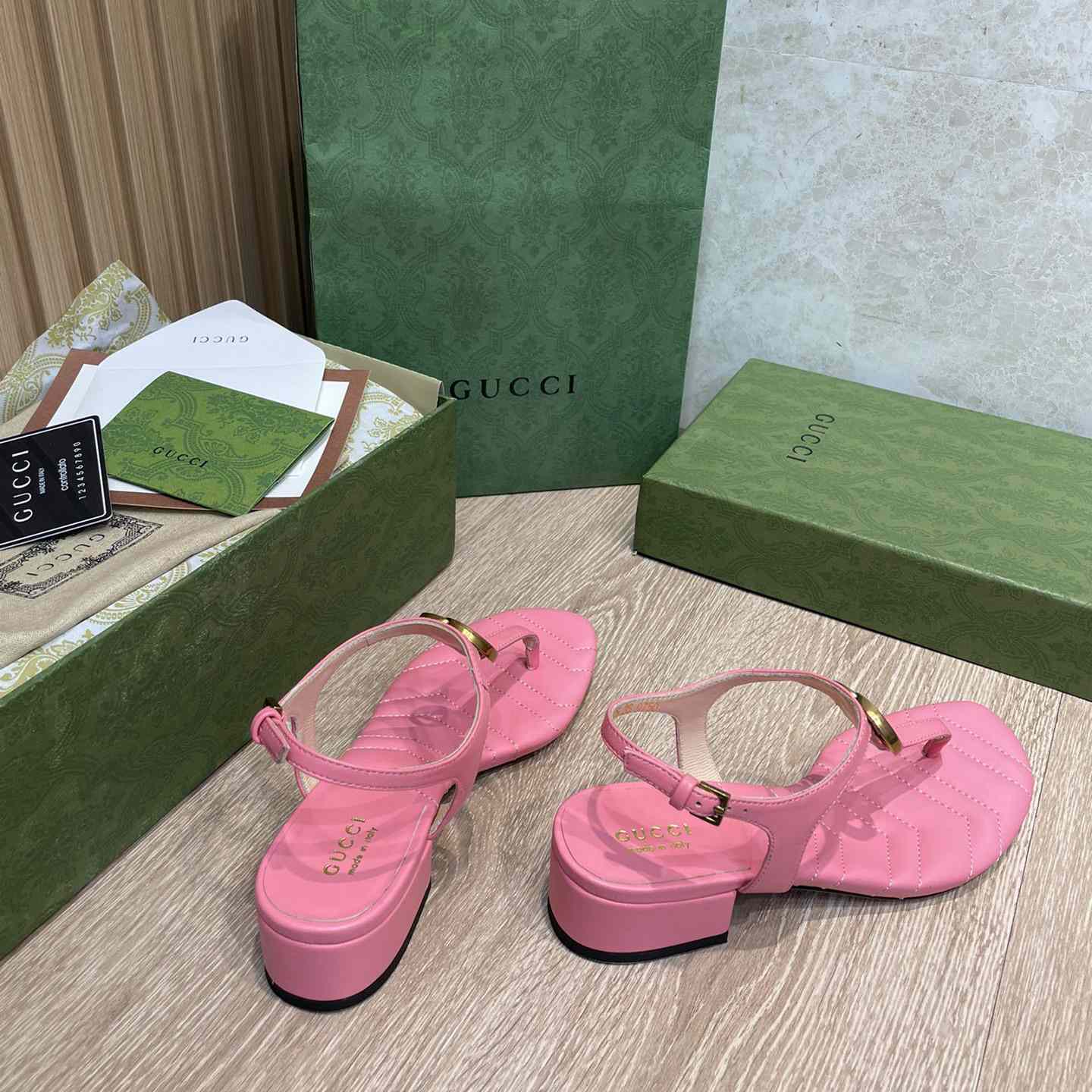 Gucci Women's Double G Sandal - FashionPlug